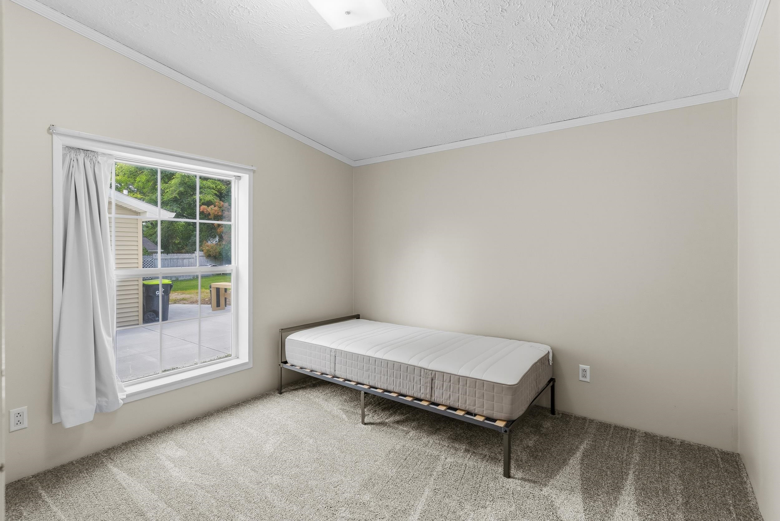 880 N East Street, Fenton, MI 48430 — Photo 23