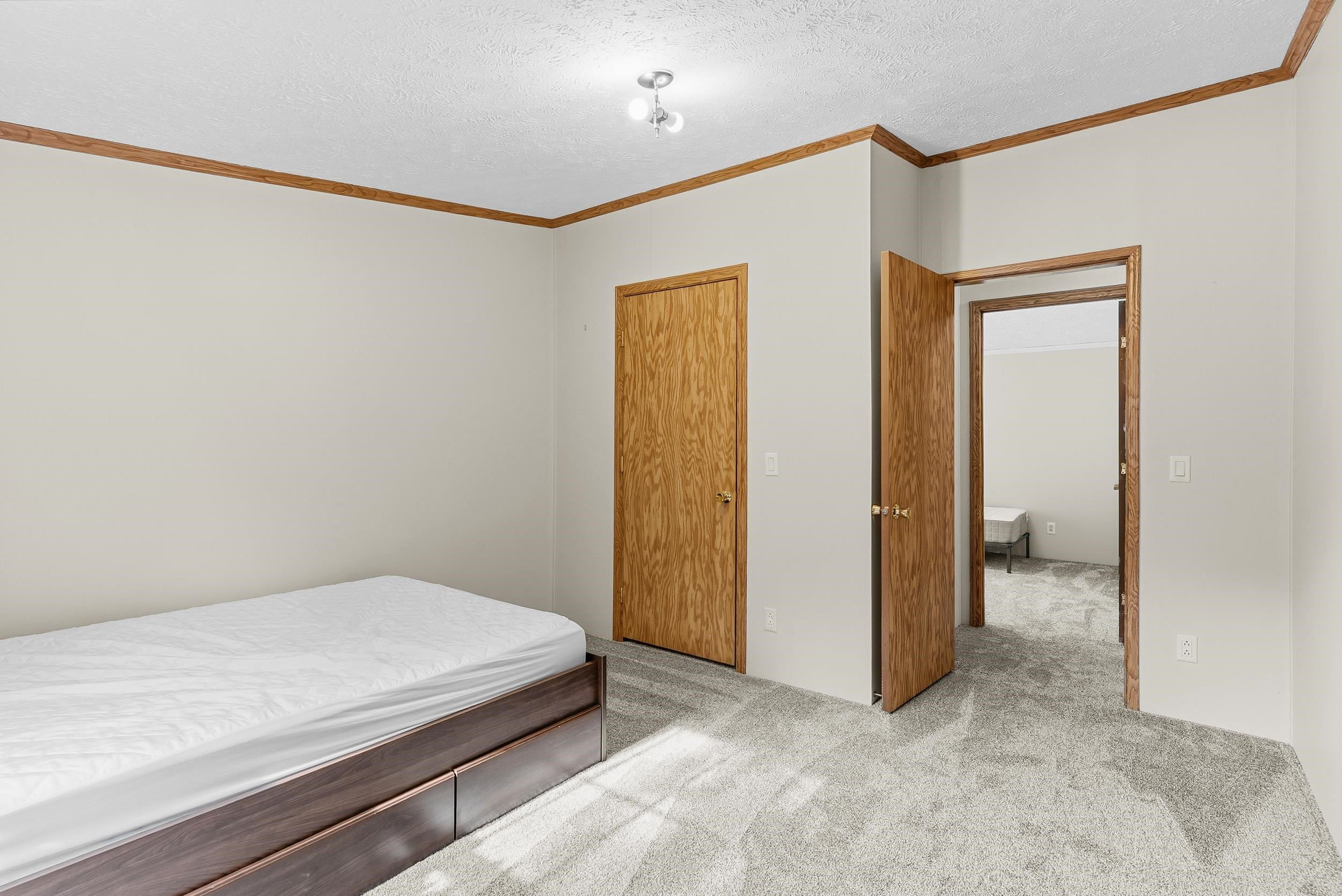 880 N East Street, Fenton, MI 48430 — Photo 26
