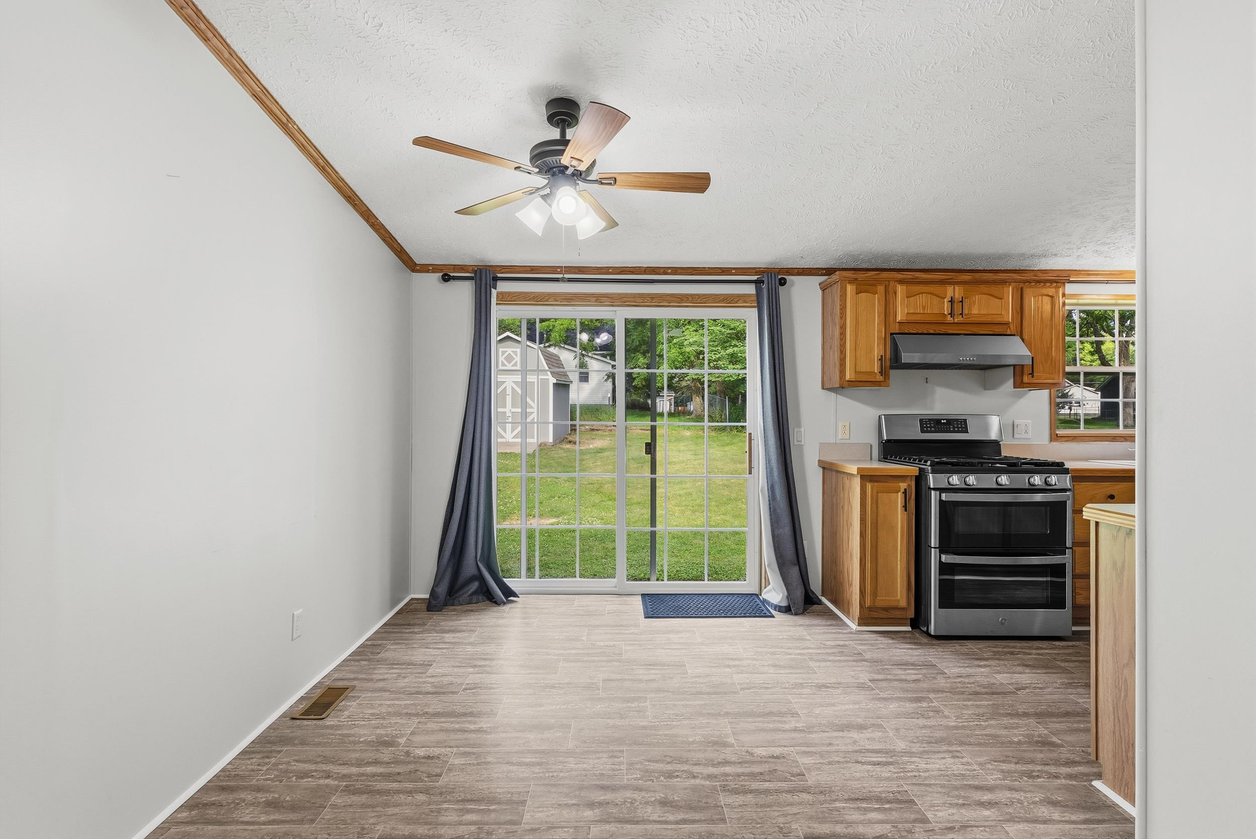 880 N East Street, Fenton, MI 48430 — Photo 27