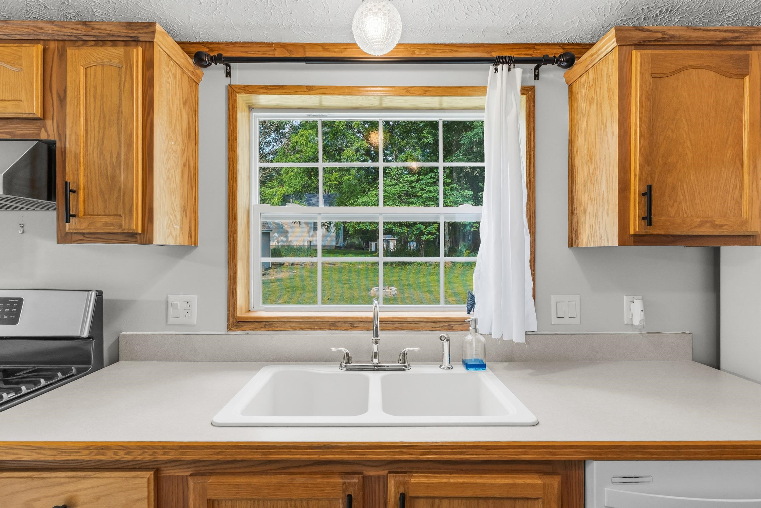 880 N East Street, Fenton, MI 48430 — Photo 30