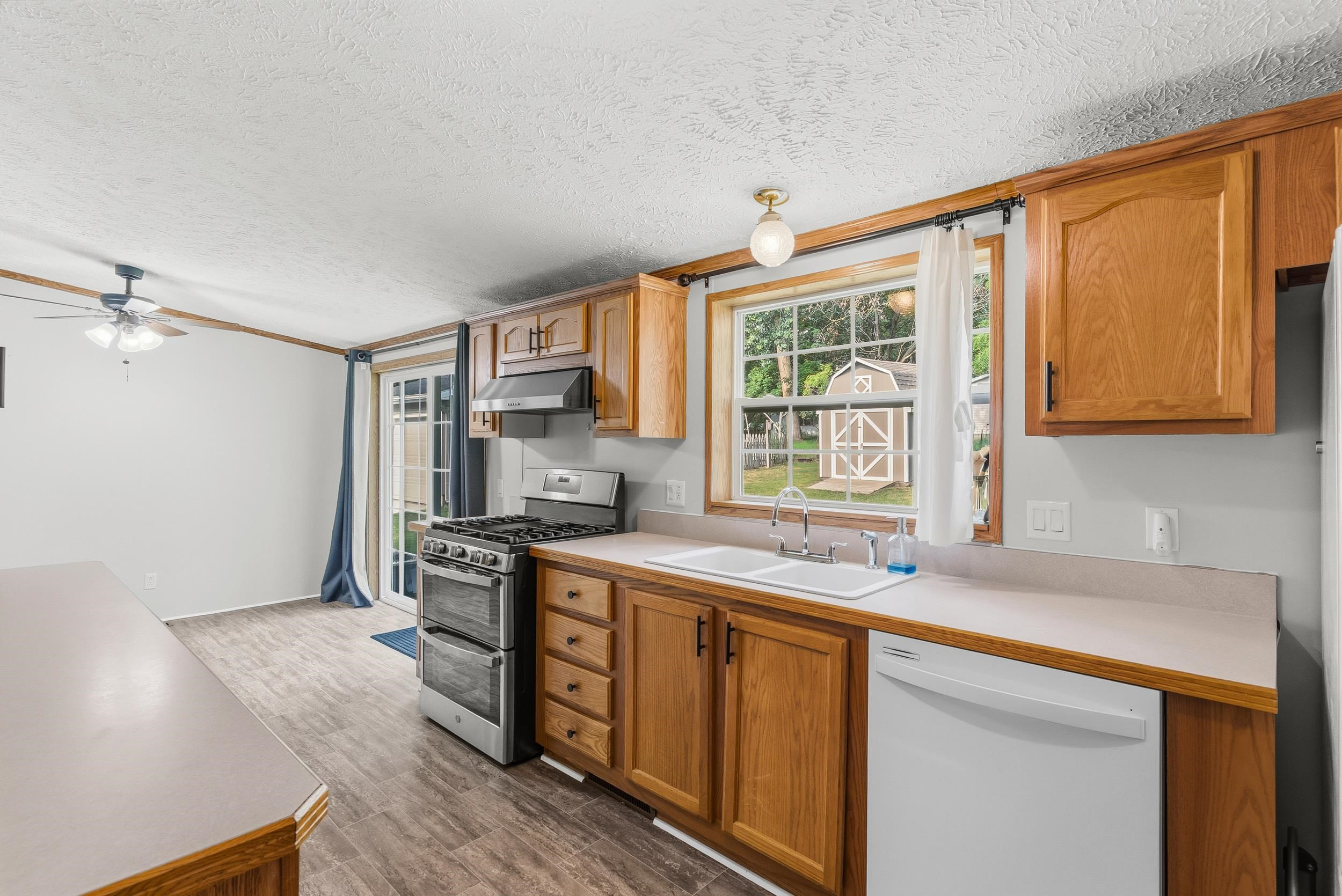 880 N East Street, Fenton, MI 48430 — Photo 32