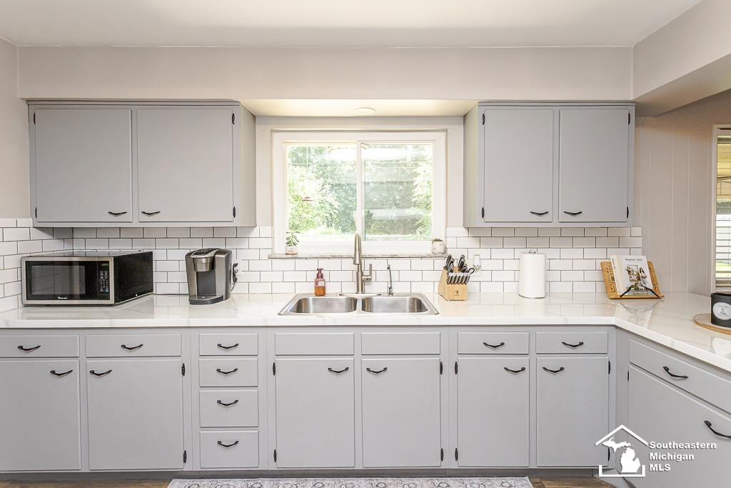 9804 Pamela Street, Temperance, MI 48182 — Photo 18