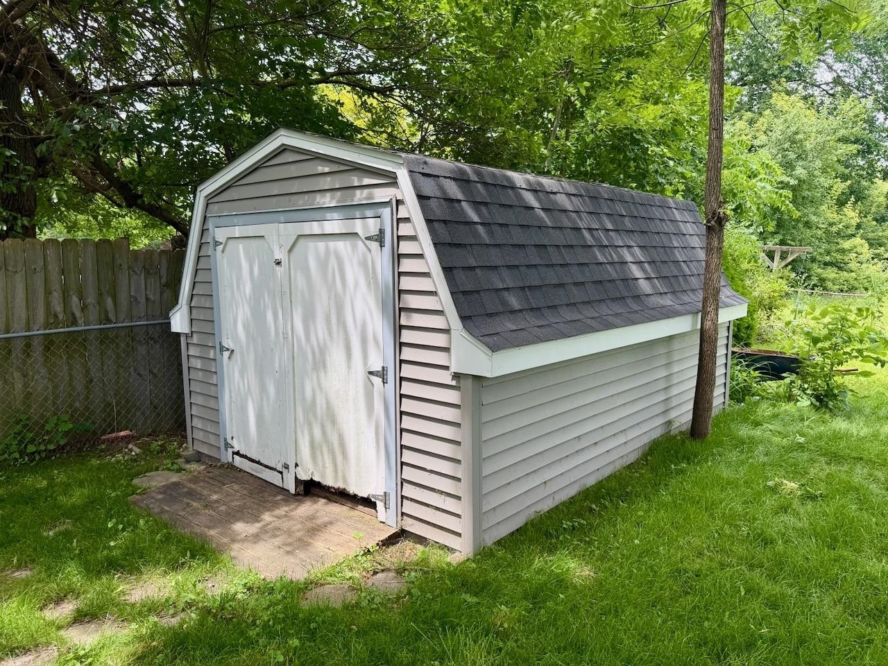 605 E Liberty Street, Chesaning, MI 48616 — Photo 40