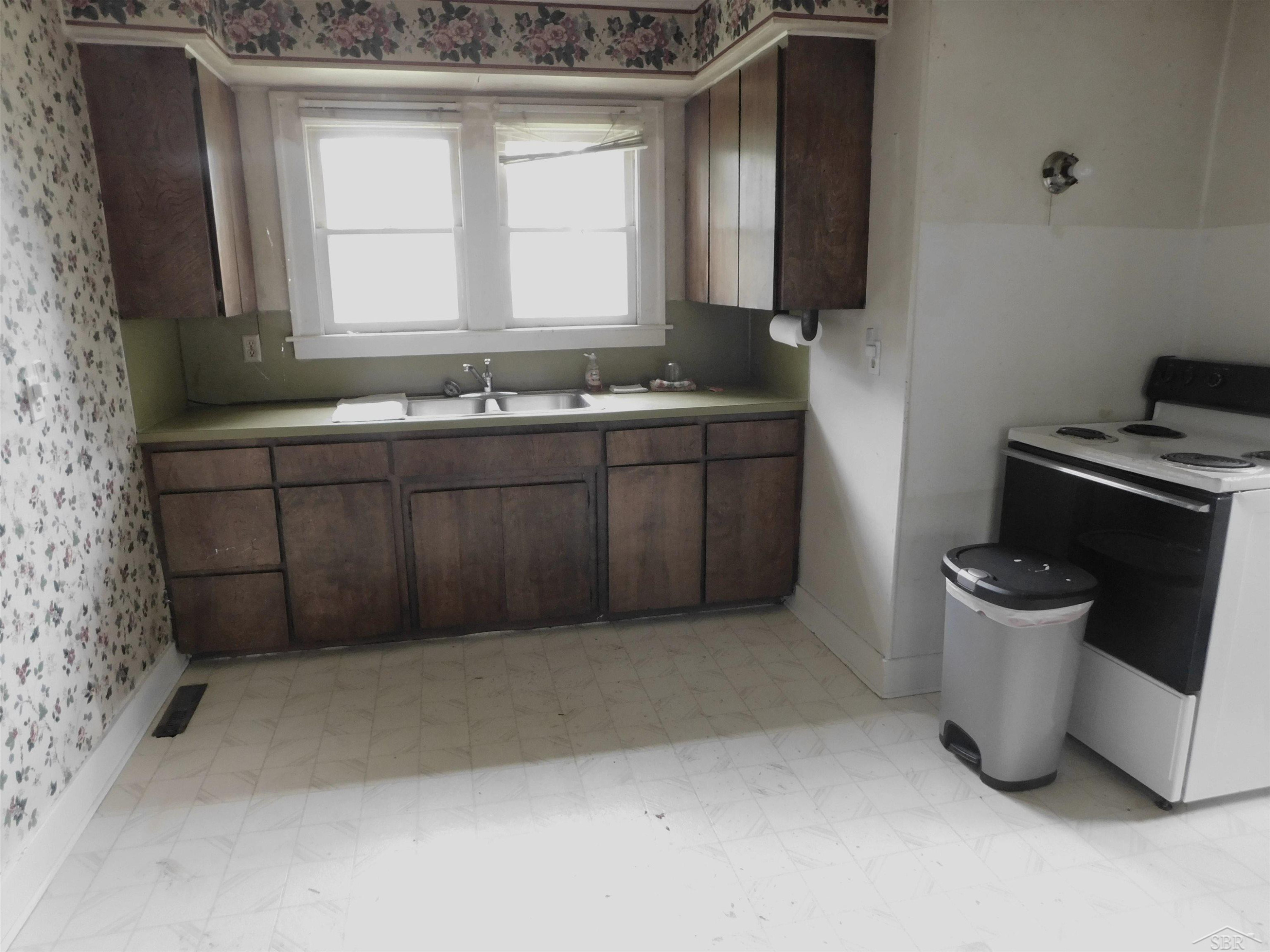 1018 Elizabeth Street, Midland, MI 48640 — Photo 4