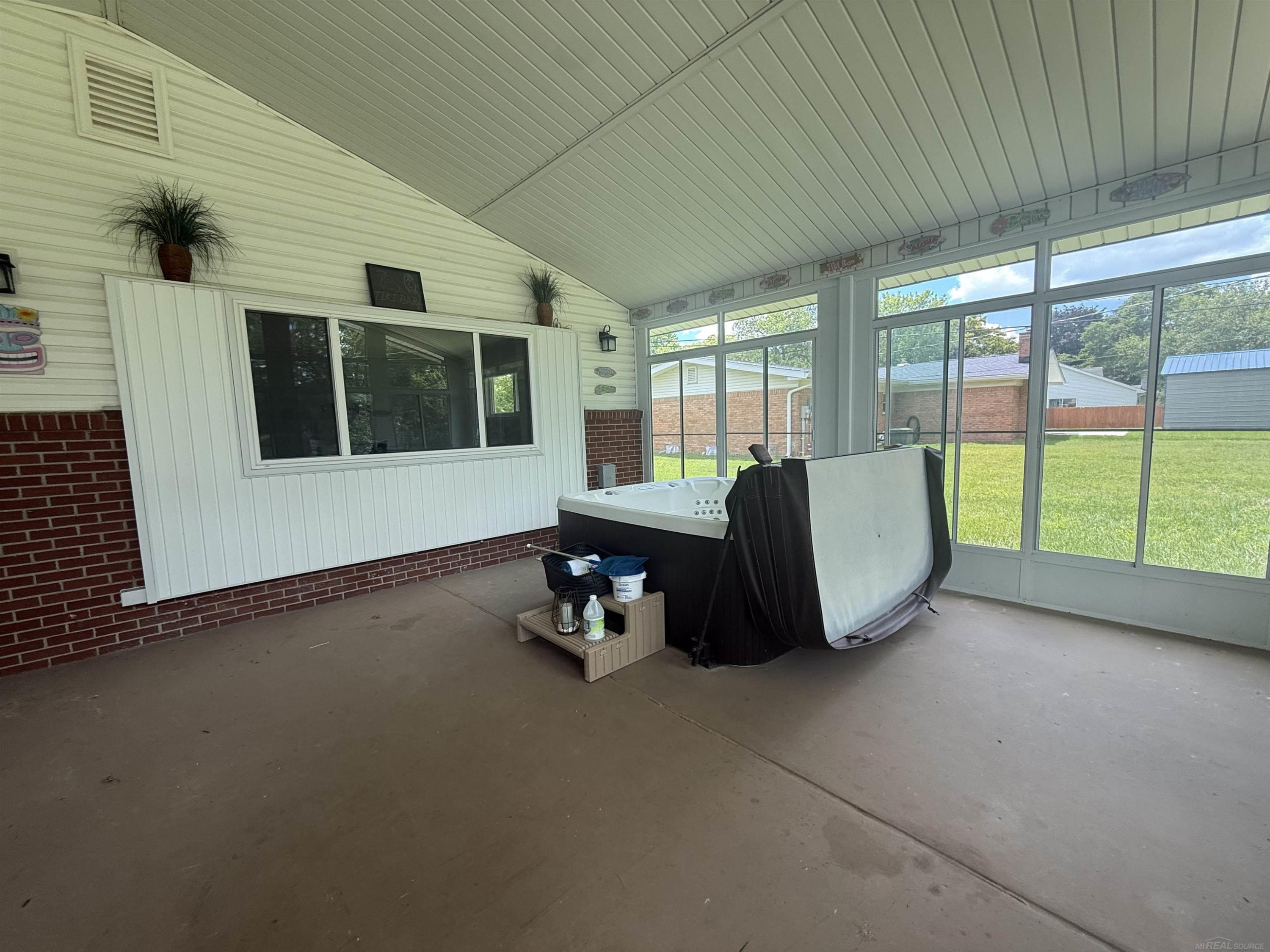 4055 Sandy Creek Drive, Utica, MI 48316 — Photo 9