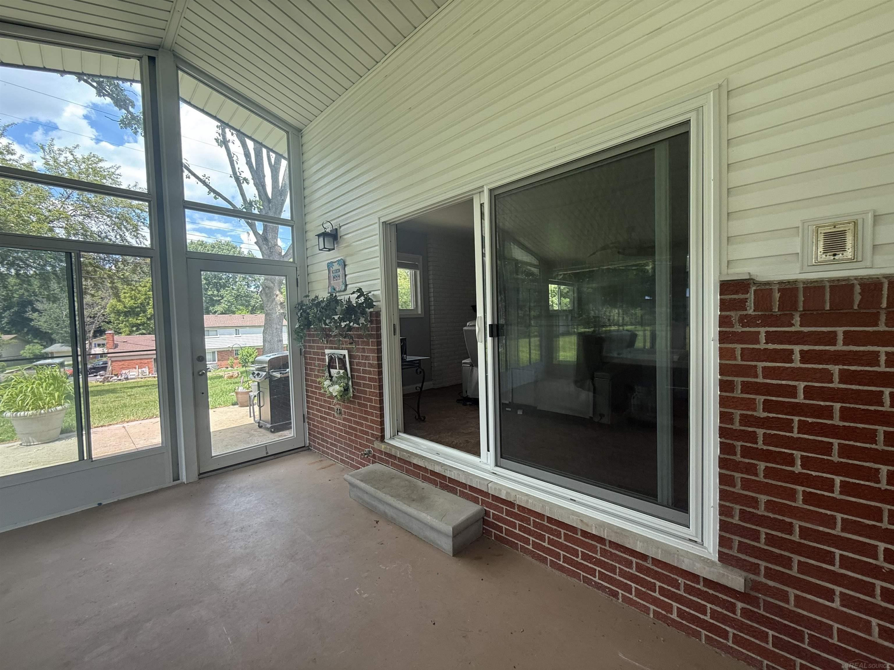 4055 Sandy Creek Drive, Utica, MI 48316 — Photo 10