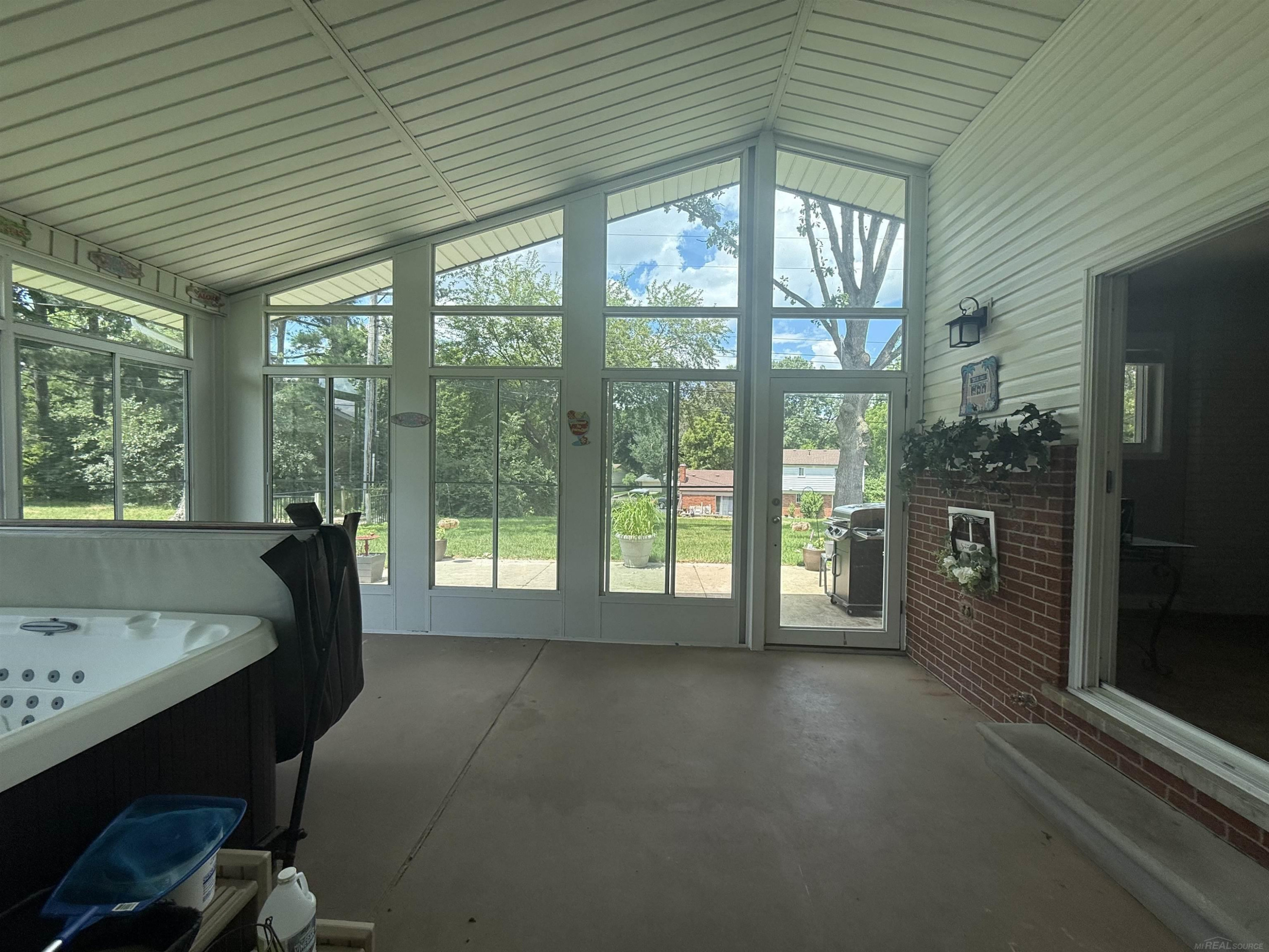 4055 Sandy Creek Drive, Utica, MI 48316 — Photo 11
