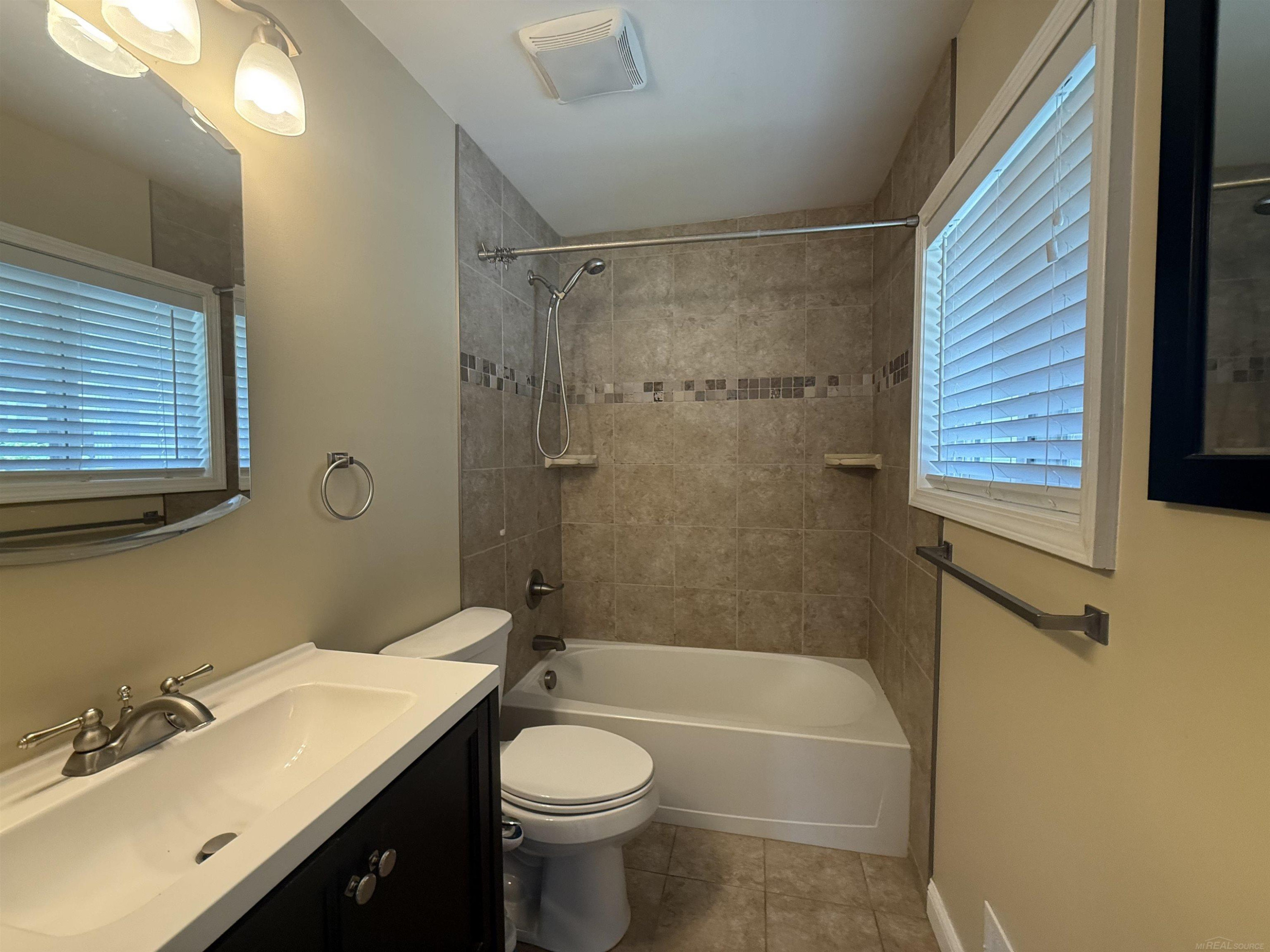 4055 Sandy Creek Drive, Utica, MI 48316 — Photo 25