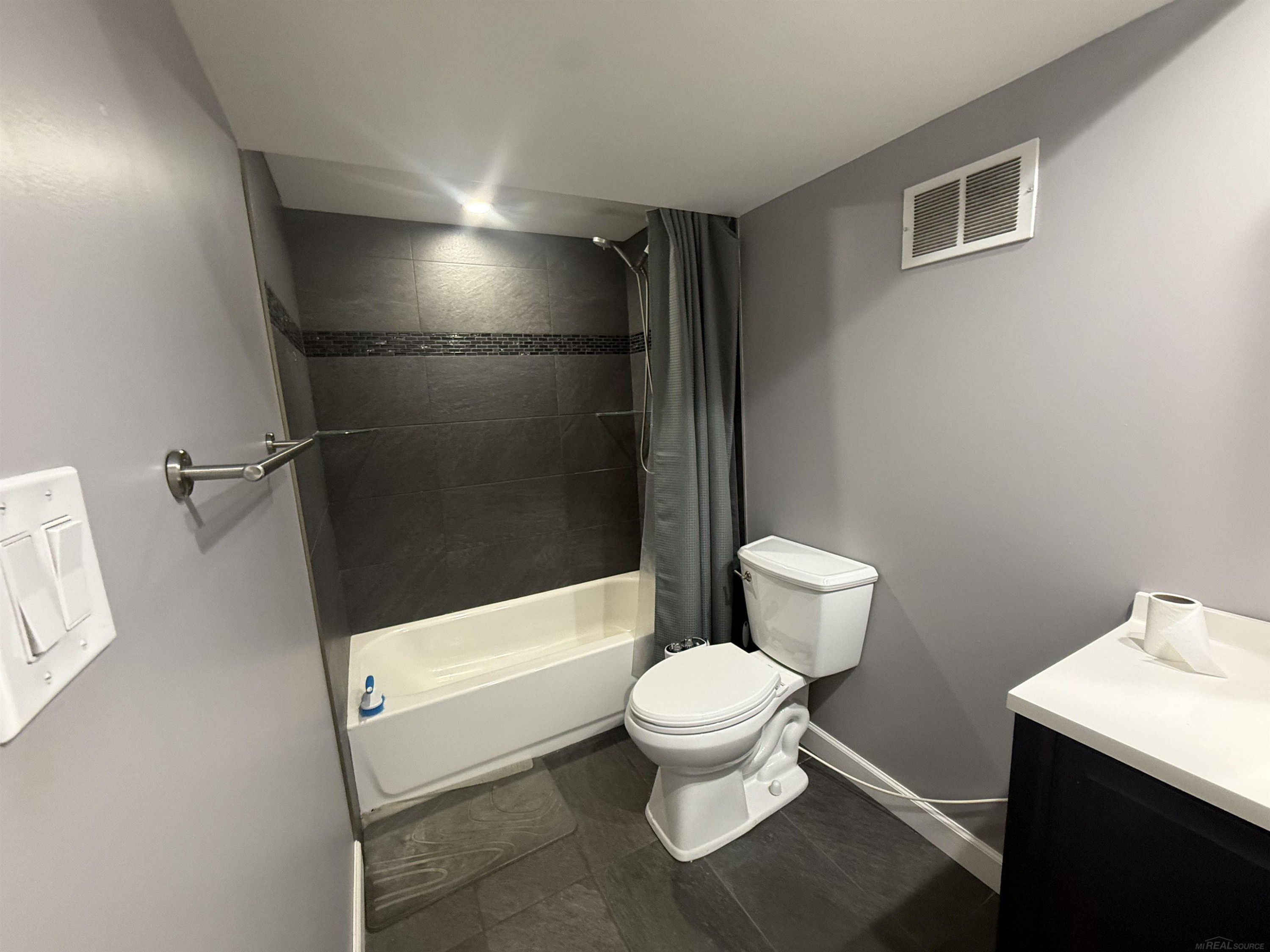 4055 Sandy Creek Drive, Utica, MI 48316 — Photo 27