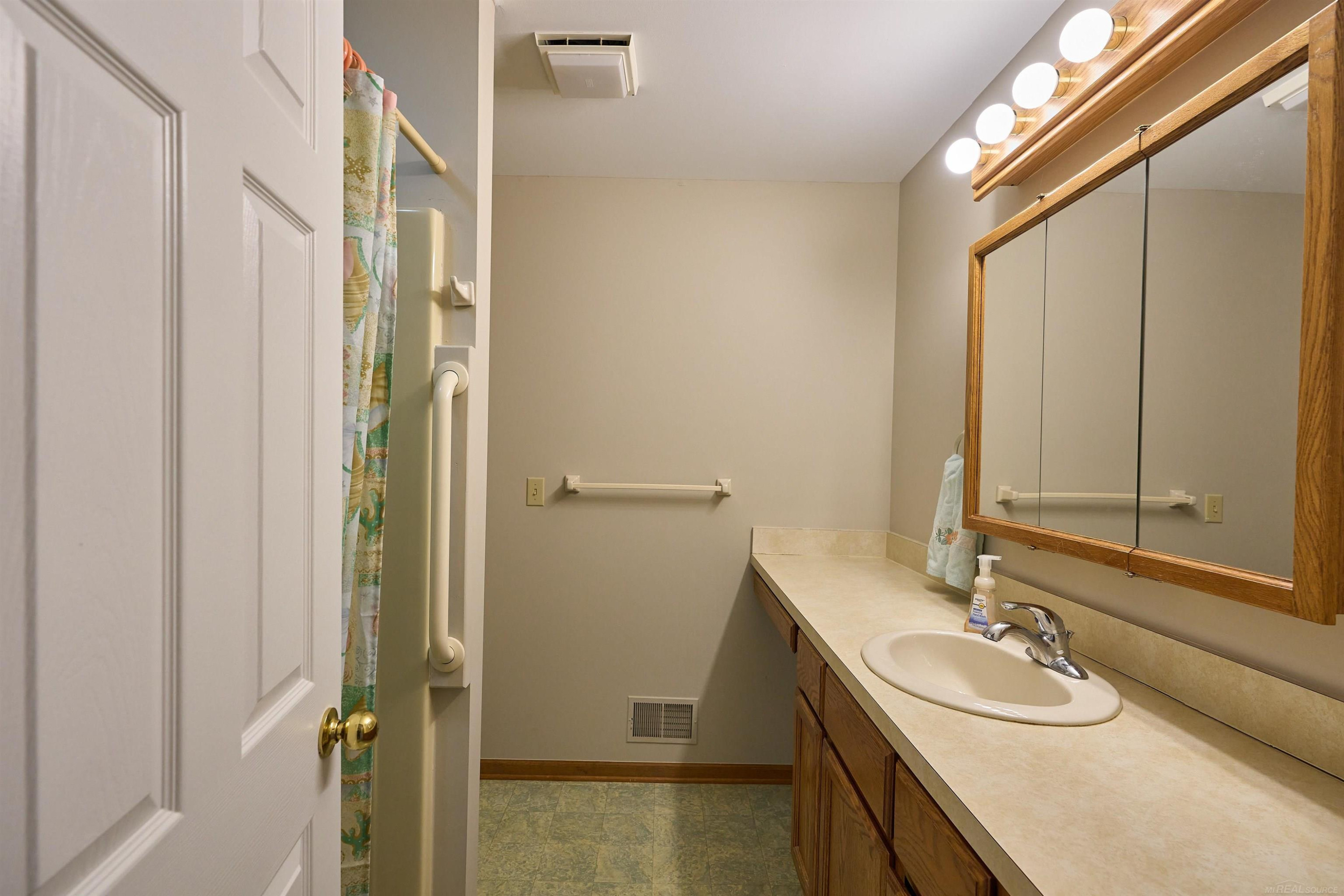 1084 Linda Drive, Davison, MI 48243 — Photo 18