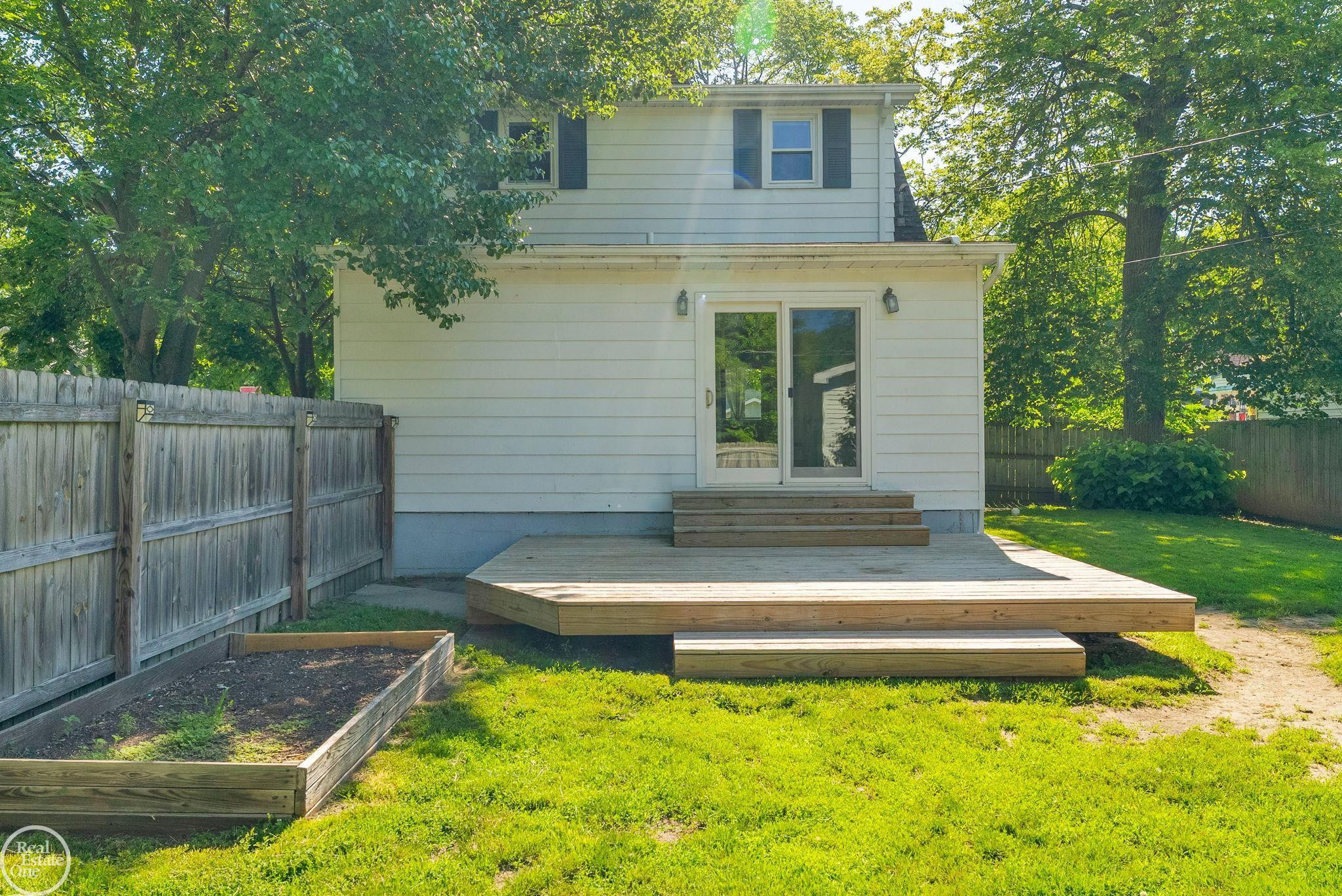 802 Saint James Street, Marysville, MI 48040 — Photo 9