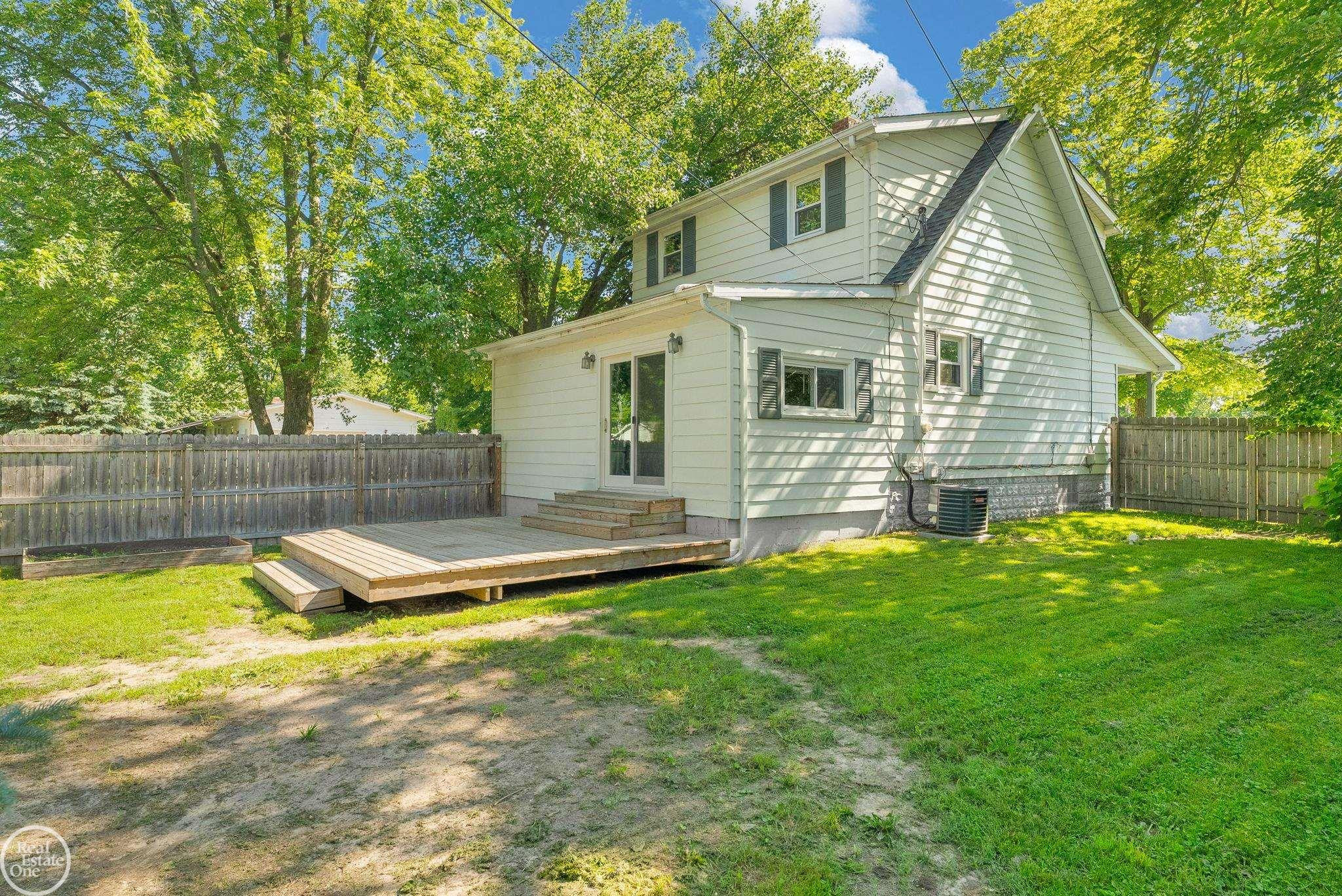 802 Saint James Street, Marysville, MI 48040 — Photo 10