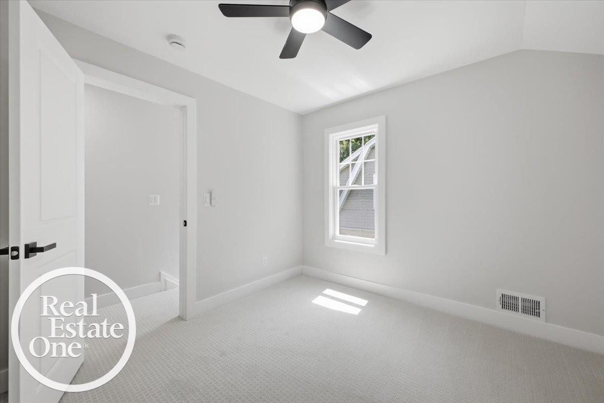 819 Notre Dame Street, Grosse Pointe, MI 48230 — Photo 19