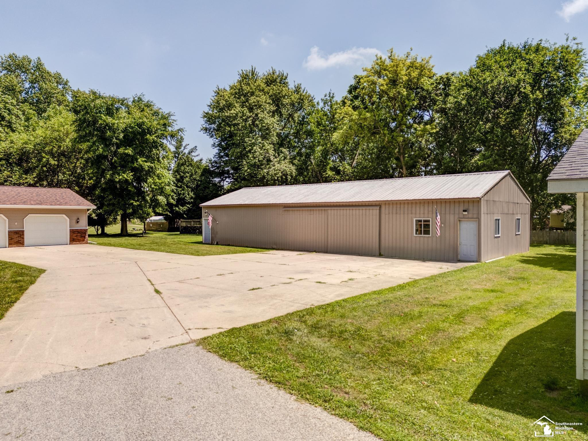 8870 Dixon Road, Monroe, MI 48161 — Photo 2