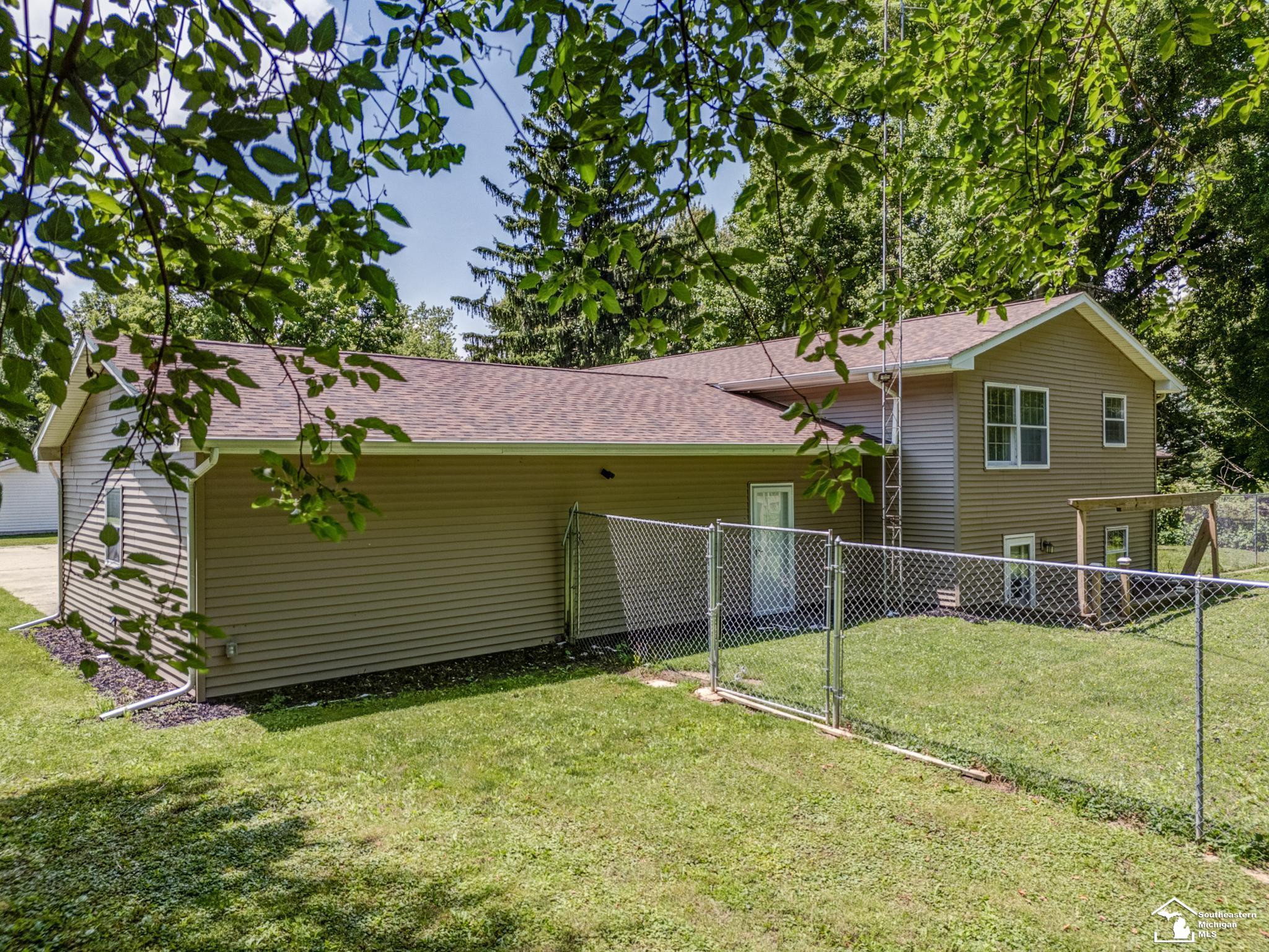 8870 Dixon Road, Monroe, MI 48161 — Photo 11