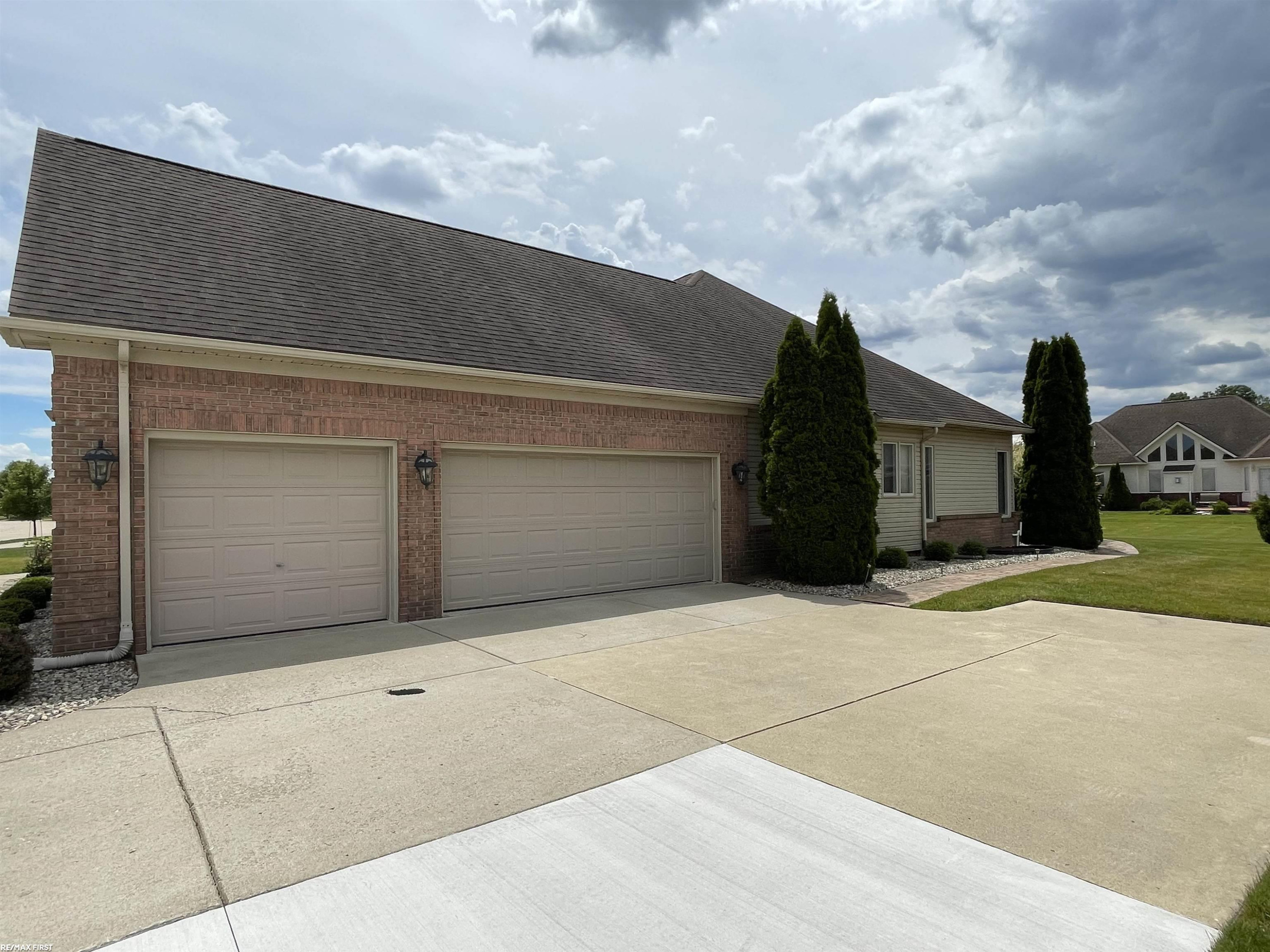 28598 Liparoto Boulevard, Flat Rock, MI 48134 — Photo 3