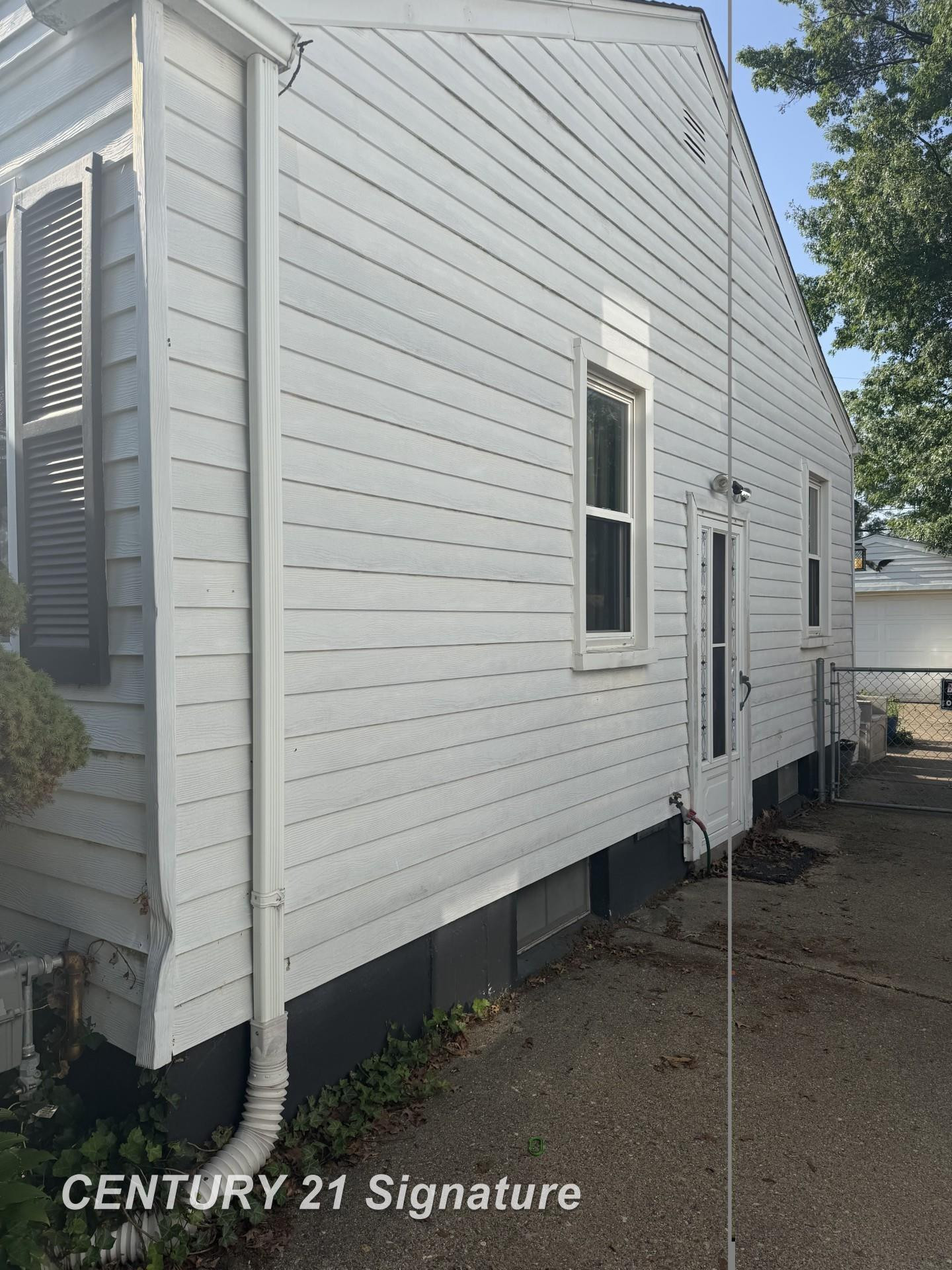 658 East Coy Avenue, MI 48030 — Photo 2