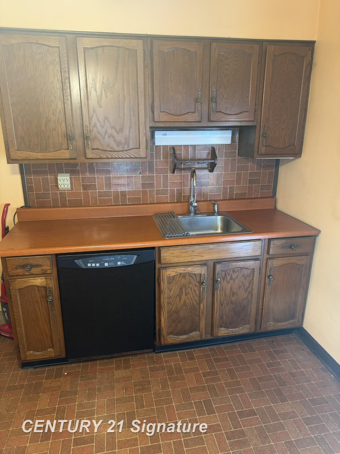 658 East Coy Avenue, MI 48030 — Photo 8