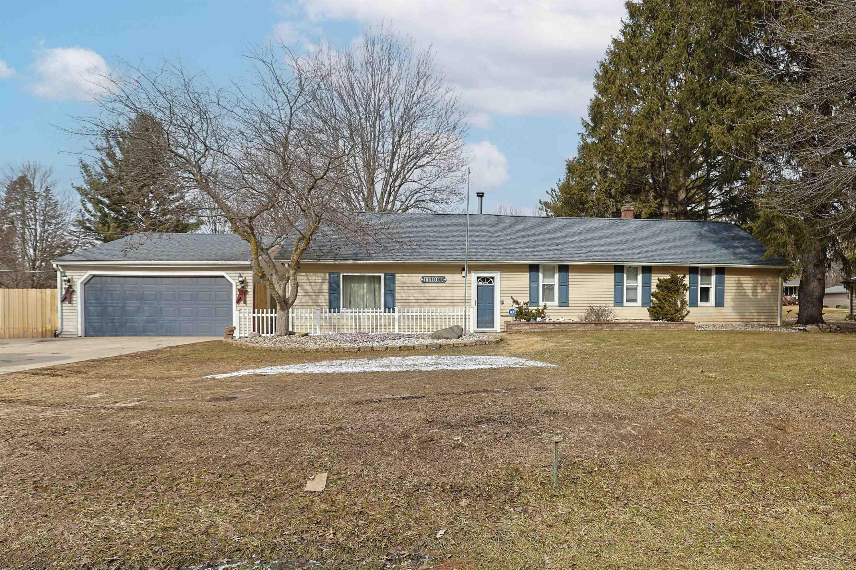 11900 Geddes Road, Saginaw, MI 48609 — front exterior