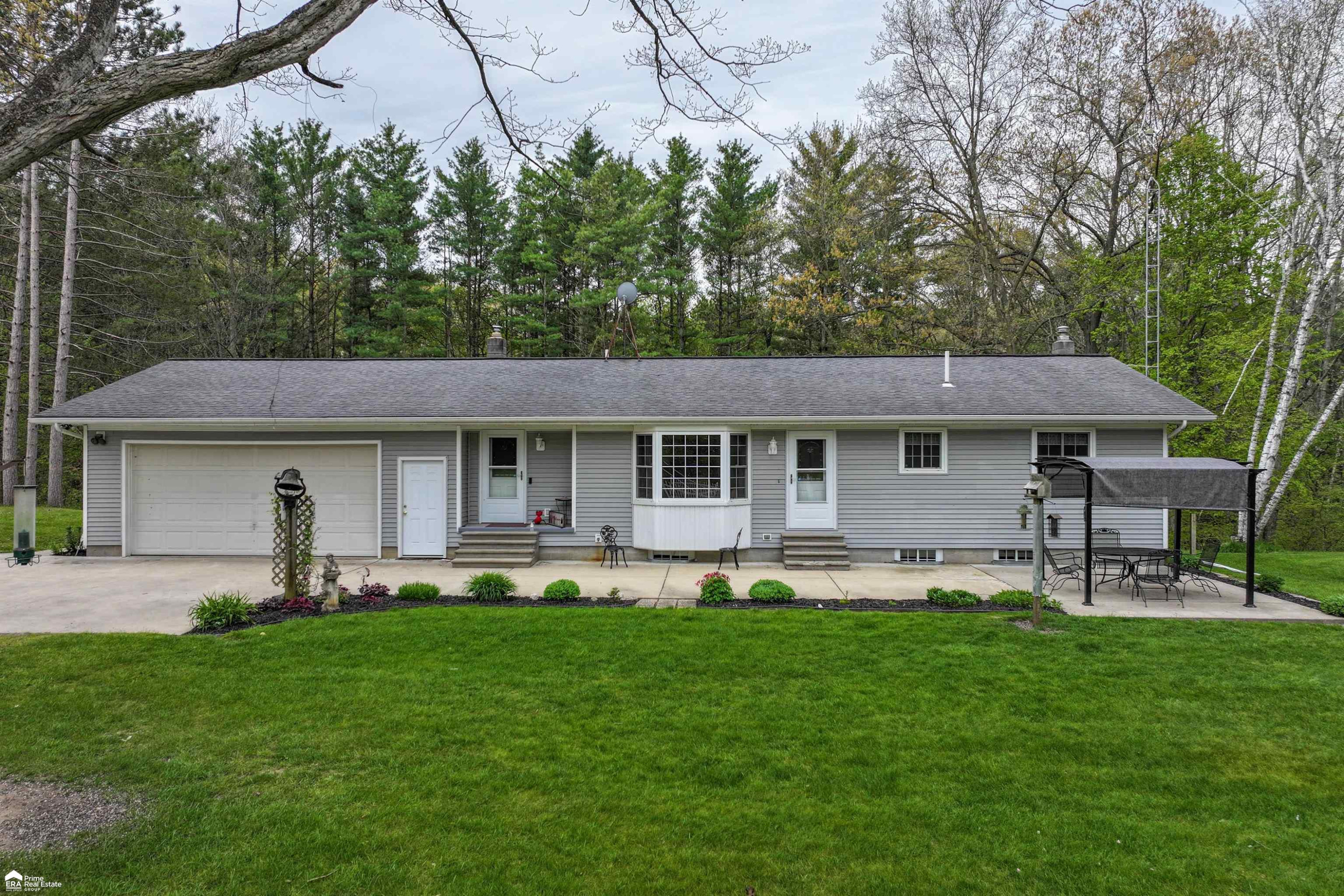 3393 Pine Bluff Court, Columbiaville, MI 48421 — Photo 2