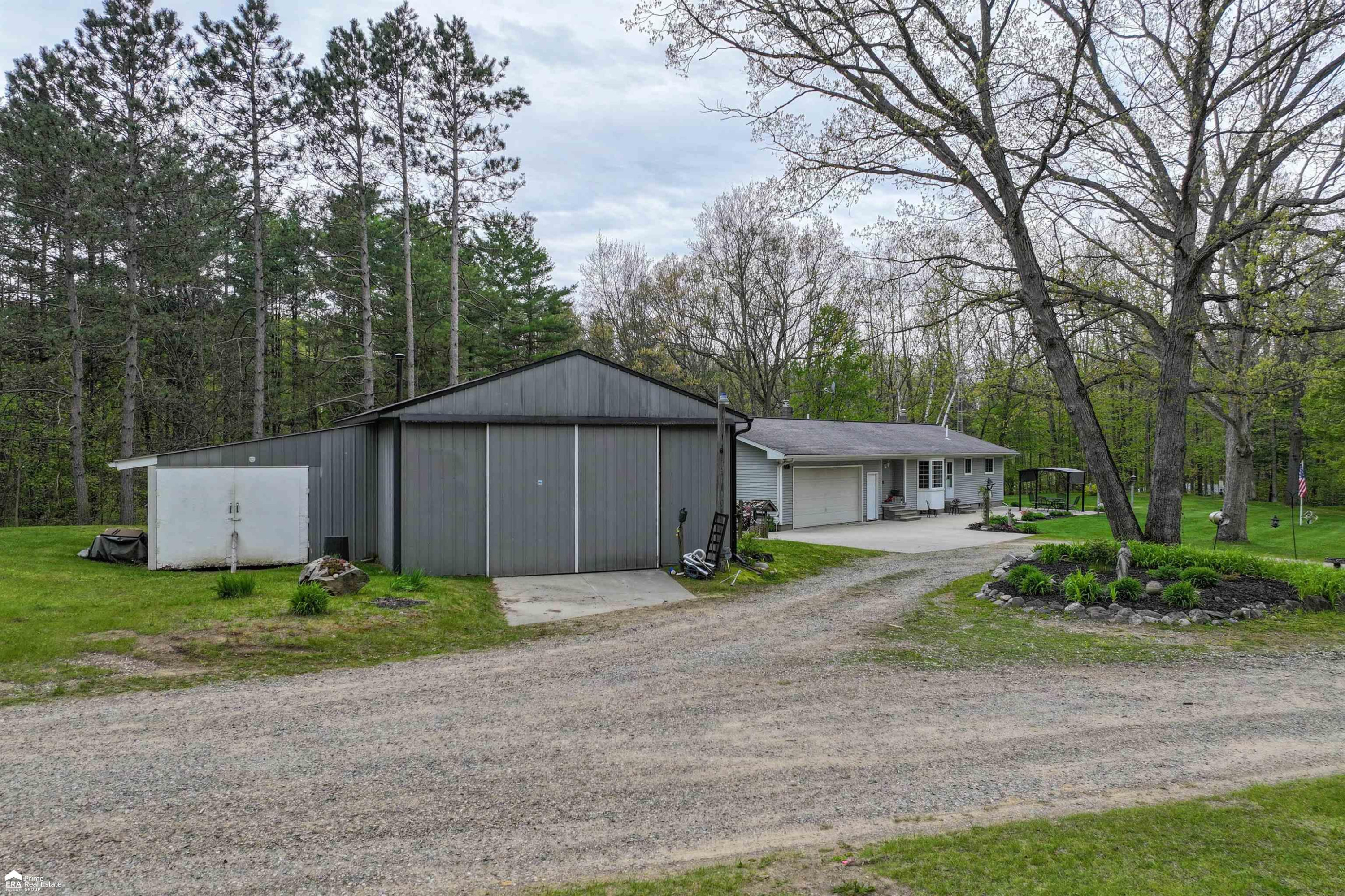 3393 Pine Bluff Court, Columbiaville, MI 48421 — Photo 11