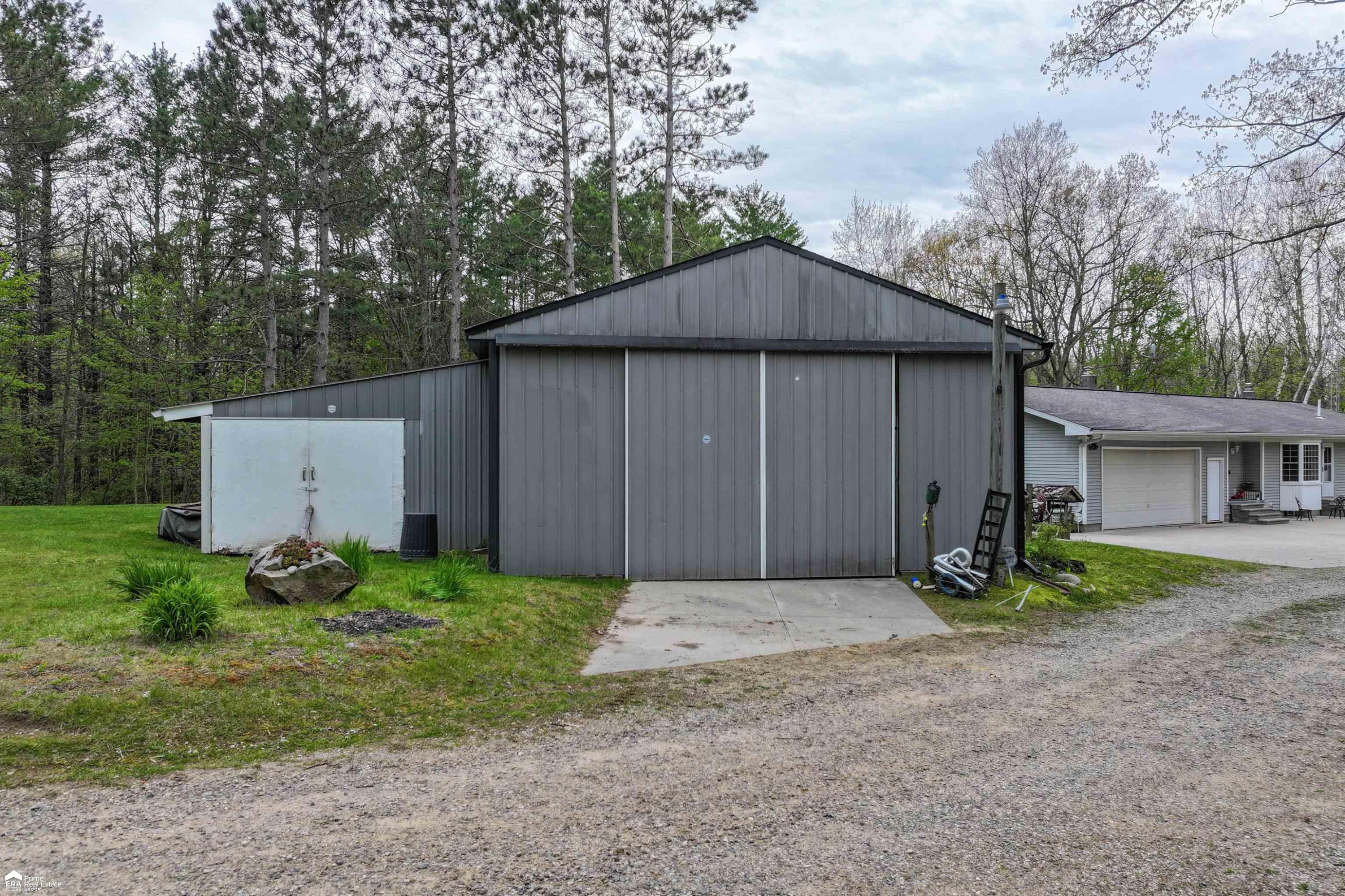 3393 Pine Bluff Court, Columbiaville, MI 48421 — Photo 12