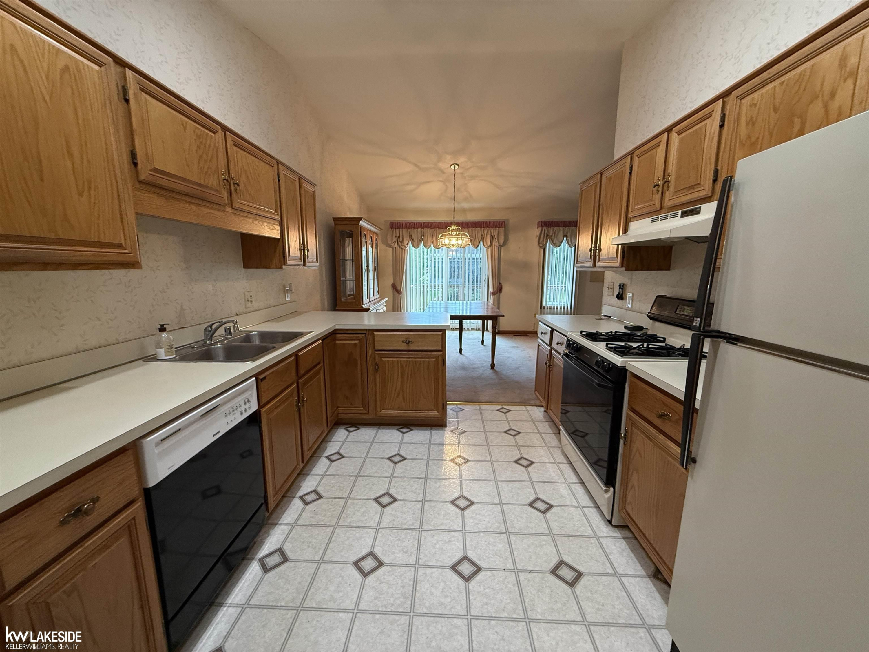 41075 Donna Drive, Clinton Twp, MI 48038 — Photo 6