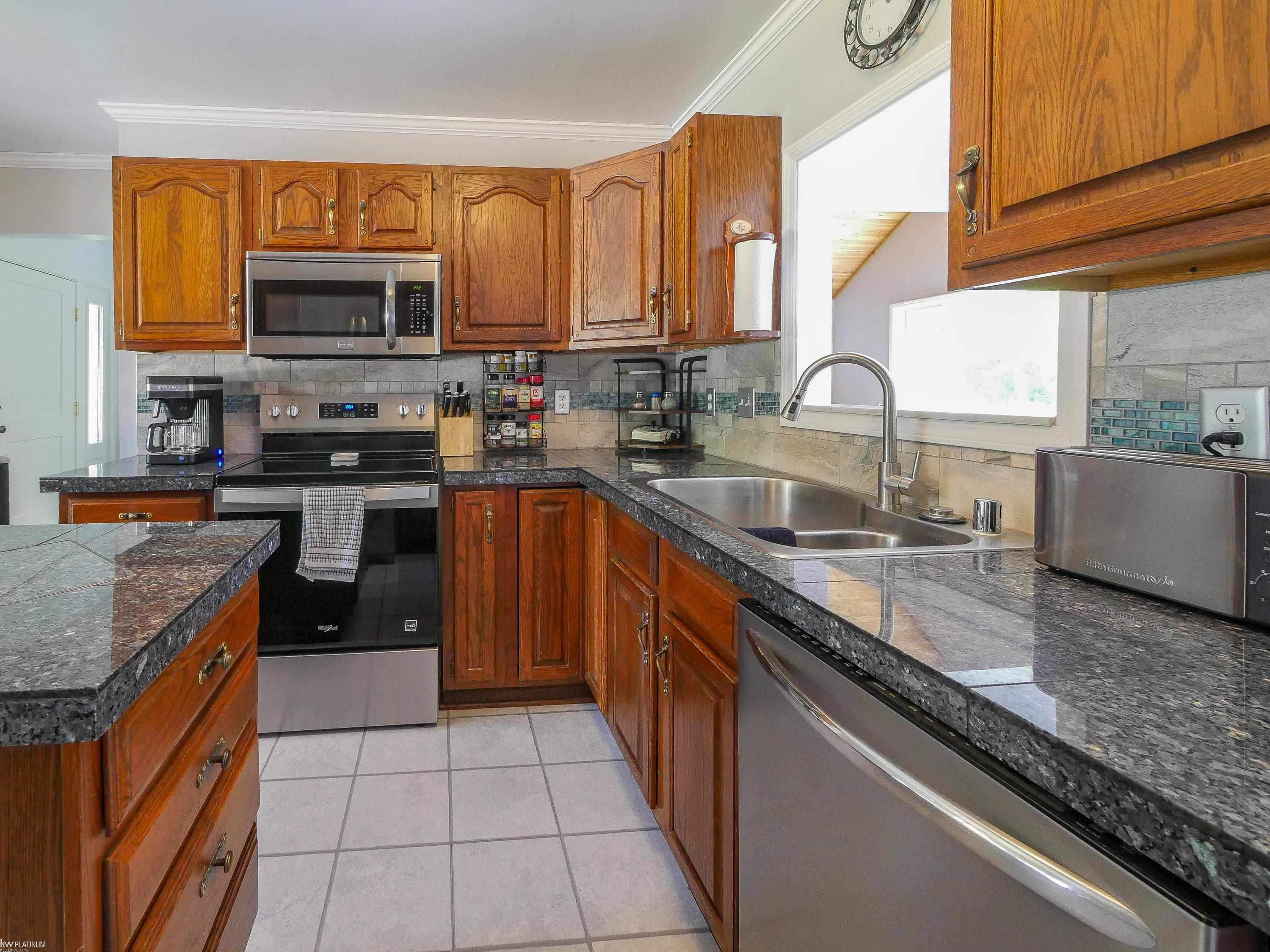 8468 Rondale Drive, Grand Blanc, MI 48439 — Photo 19