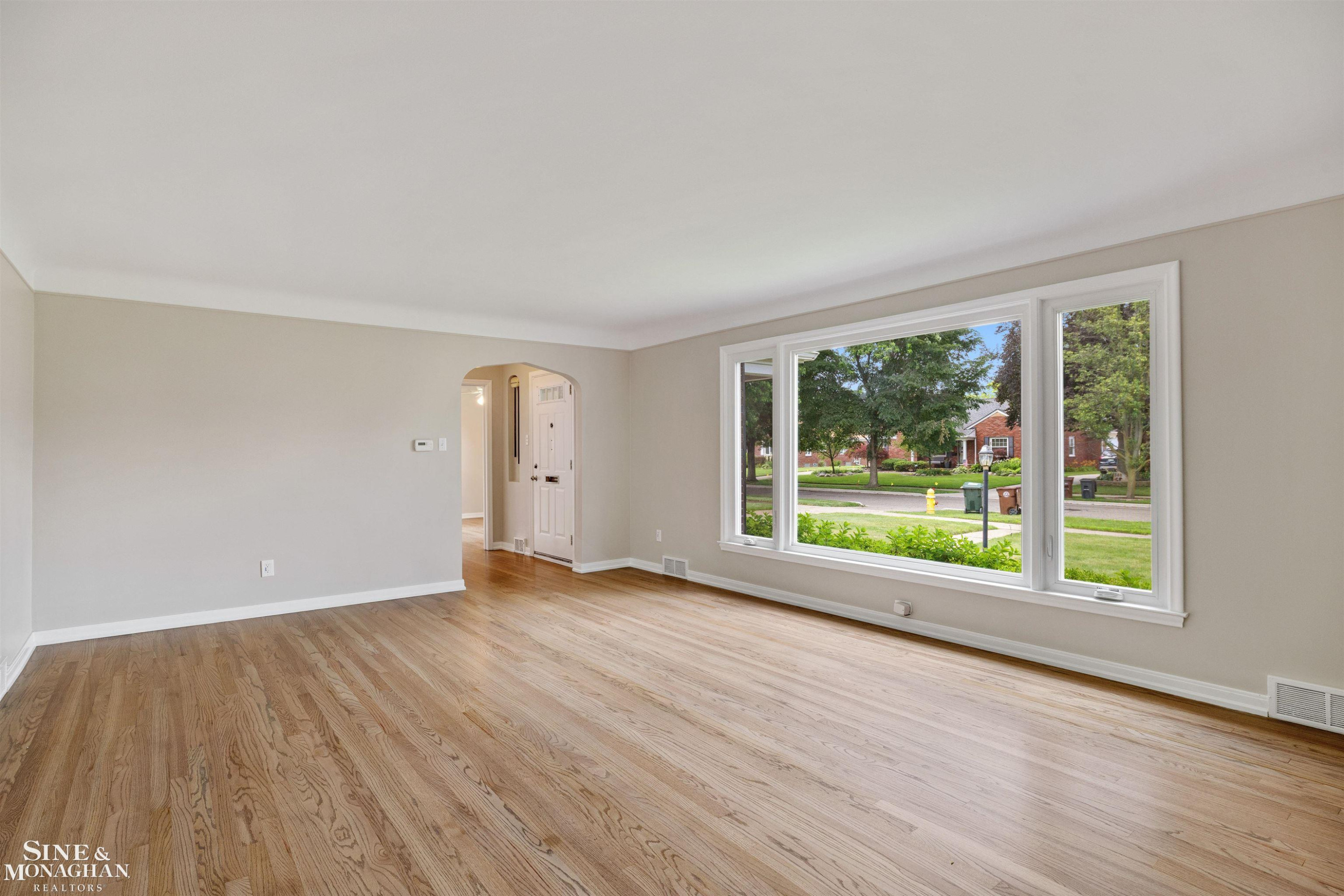 581 Hampton Road, Grosse Pointe Woods, MI 48236 — Photo 9