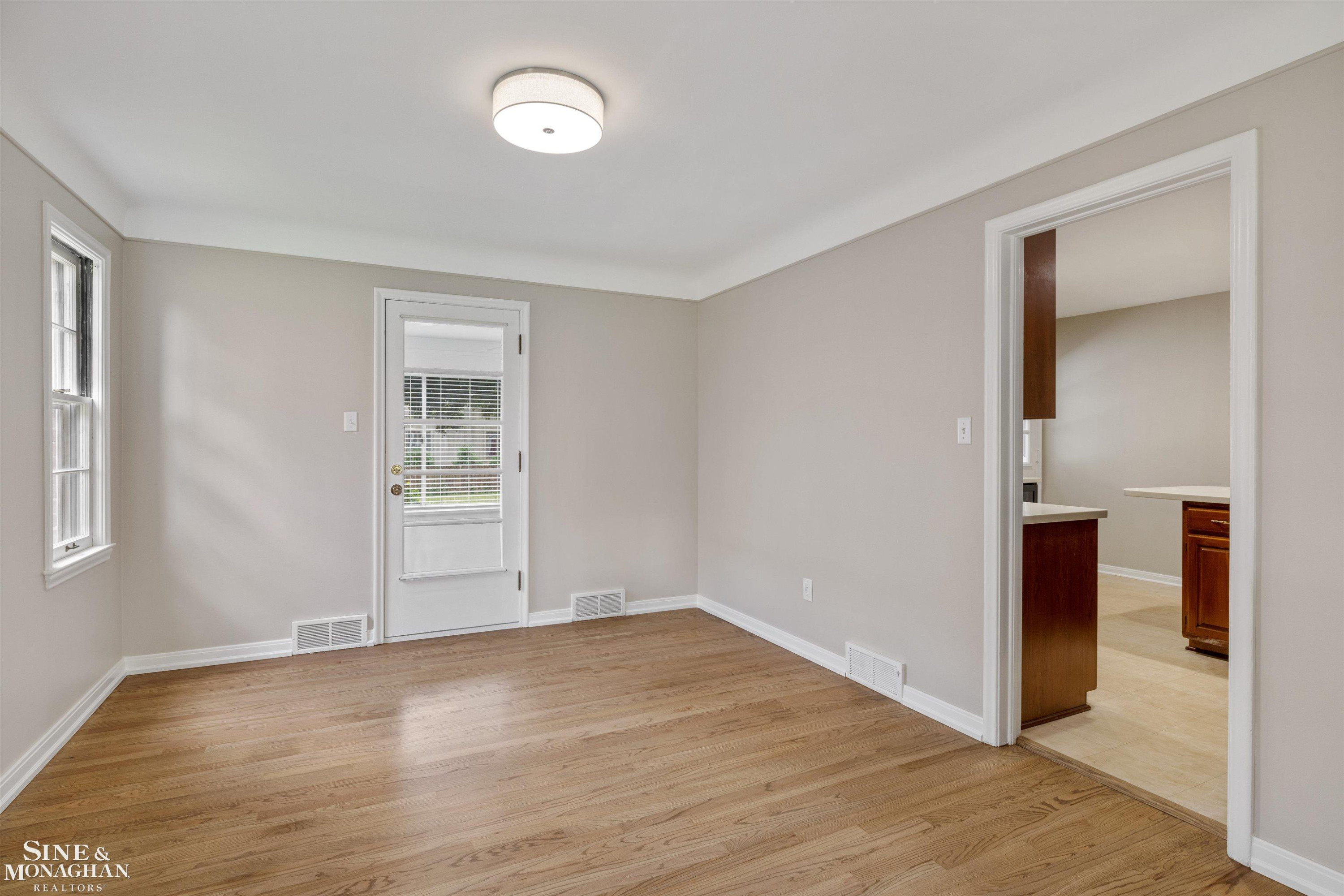 581 Hampton Road, Grosse Pointe Woods, MI 48236 — Photo 11