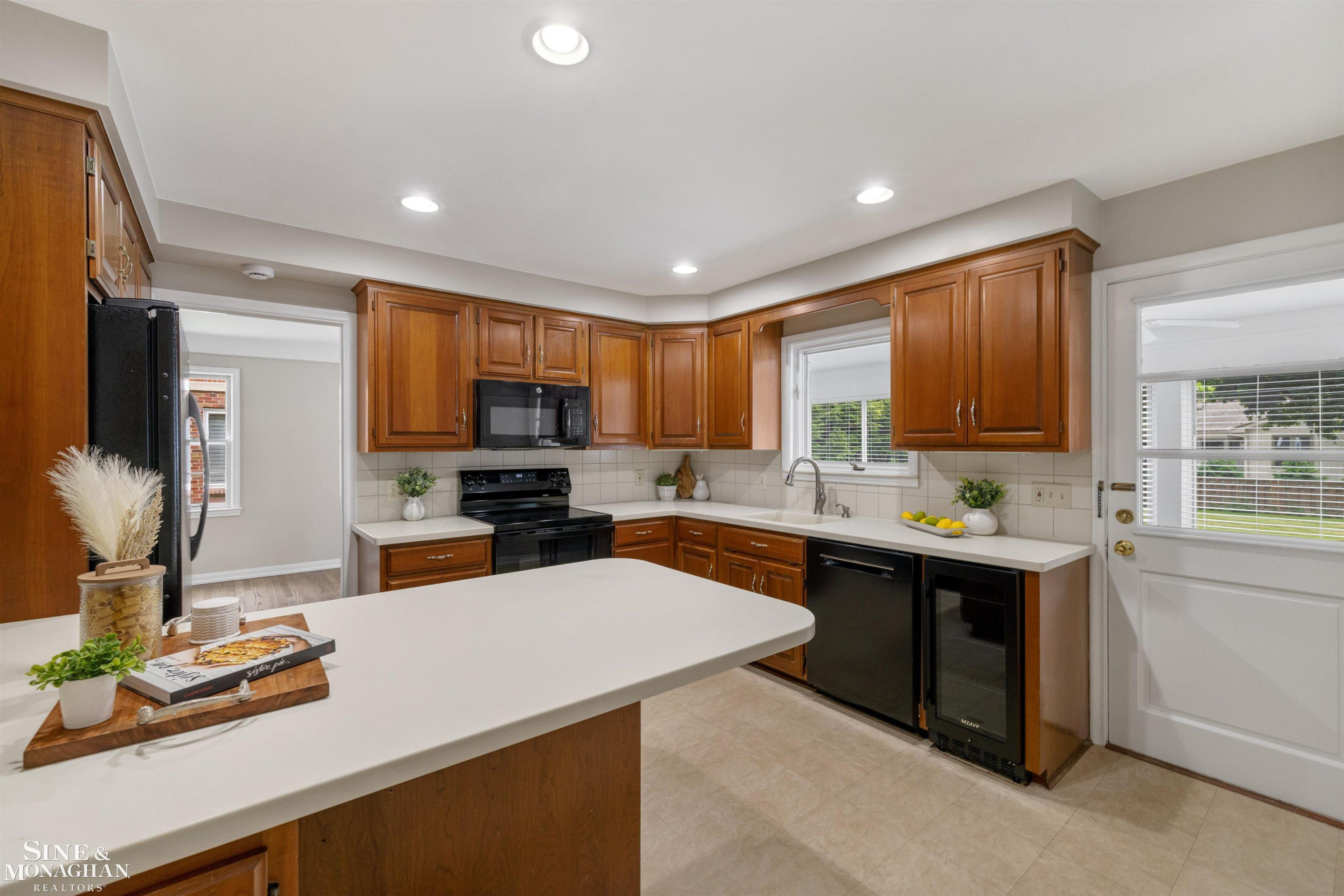 581 Hampton Road, Grosse Pointe Woods, MI 48236 — Photo 15