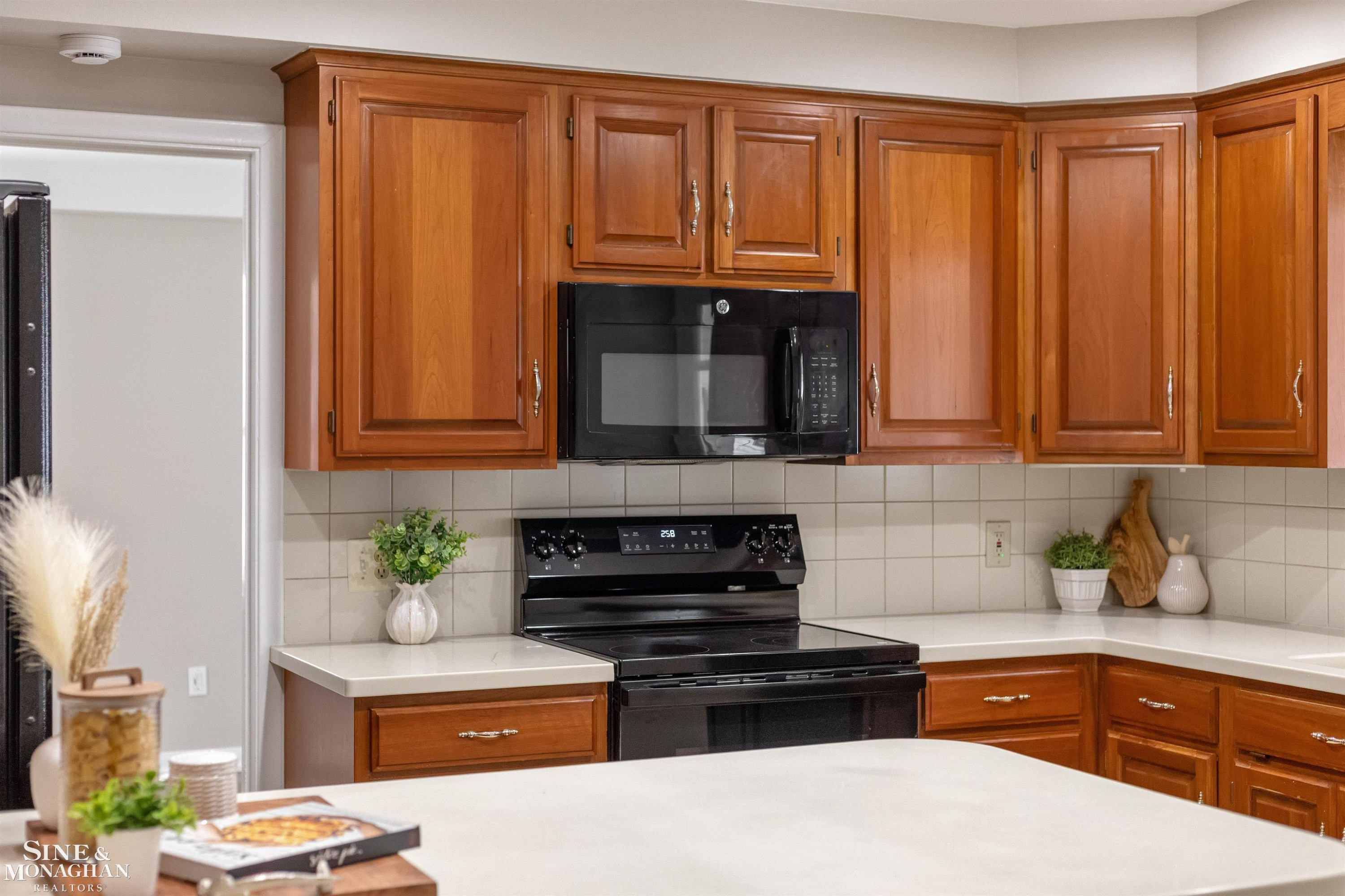 581 Hampton Road, Grosse Pointe Woods, MI 48236 — Photo 16