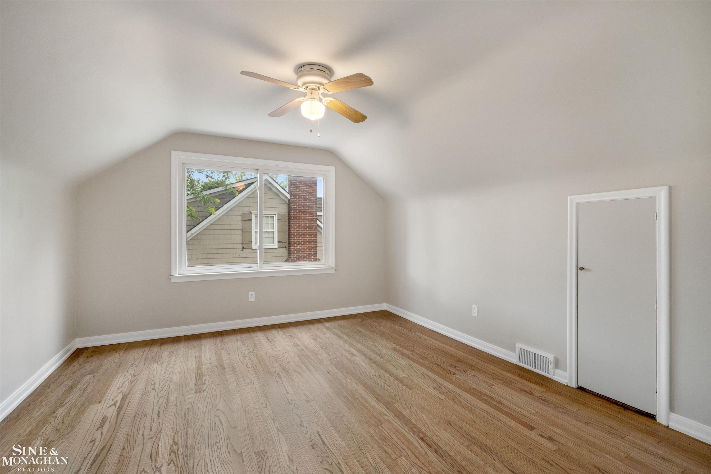 581 Hampton Road, Grosse Pointe Woods, MI 48236 — Photo 28