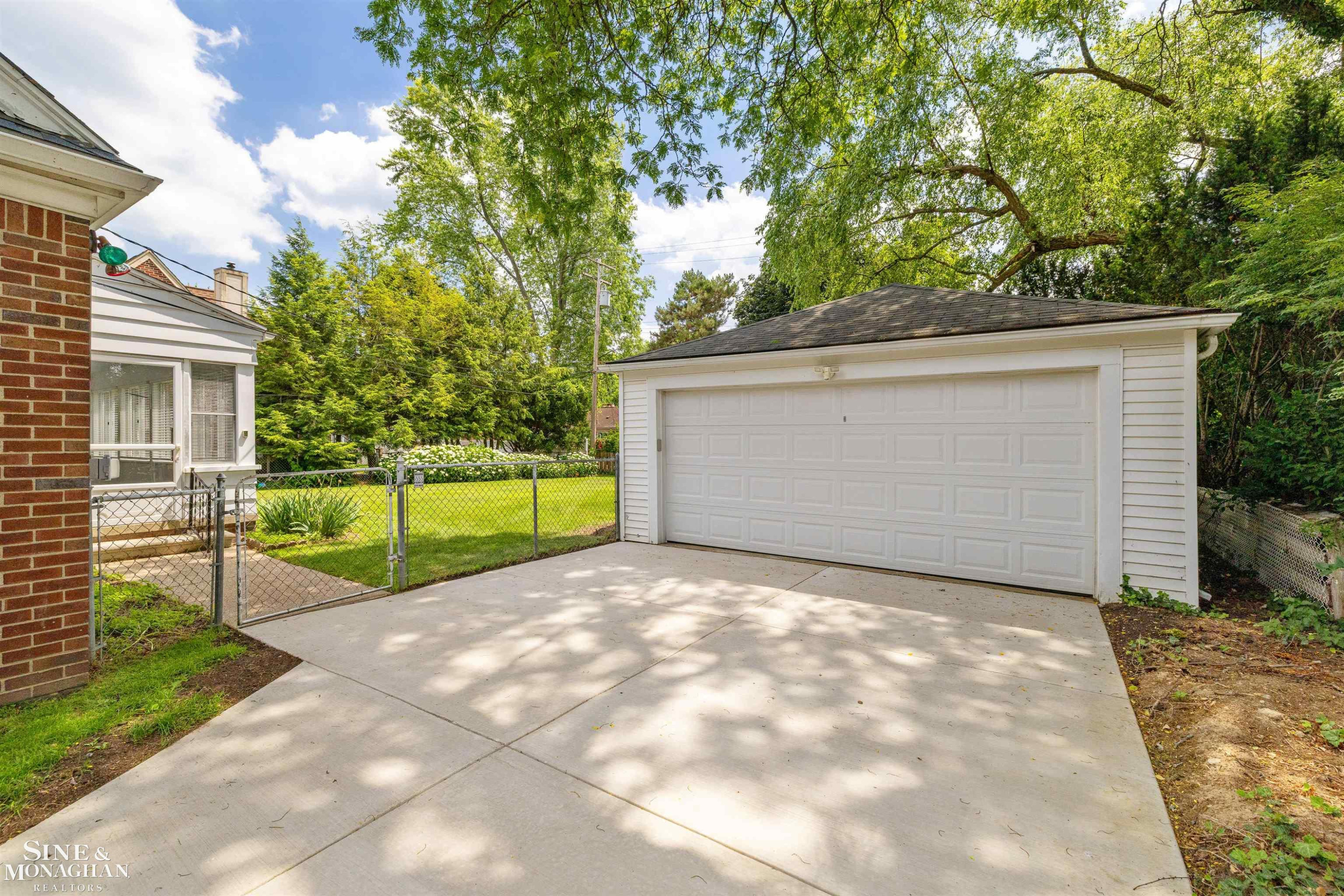 581 Hampton Road, Grosse Pointe Woods, MI 48236 — Photo 36