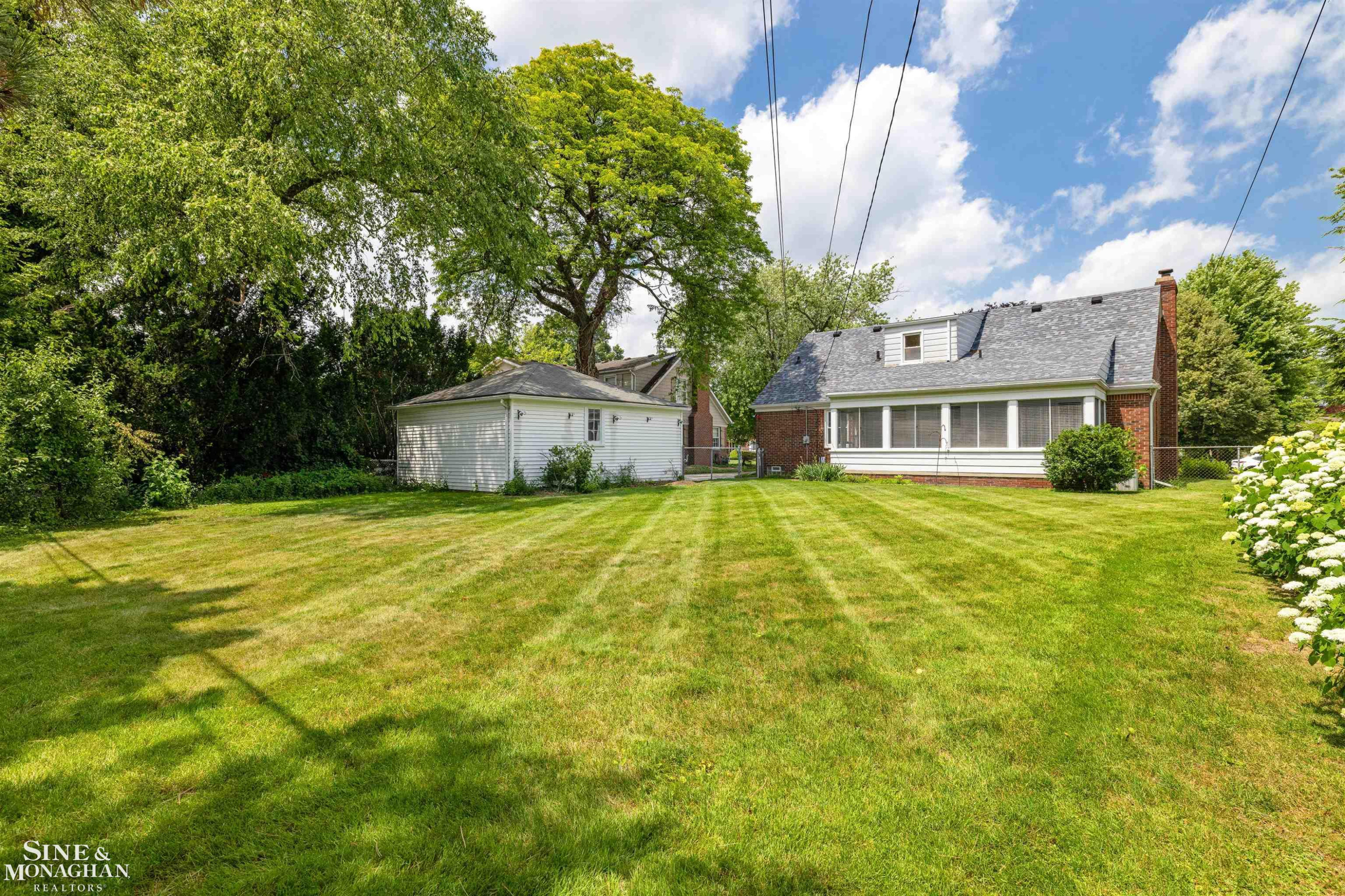 581 Hampton Road, Grosse Pointe Woods, MI 48236 — Photo 39