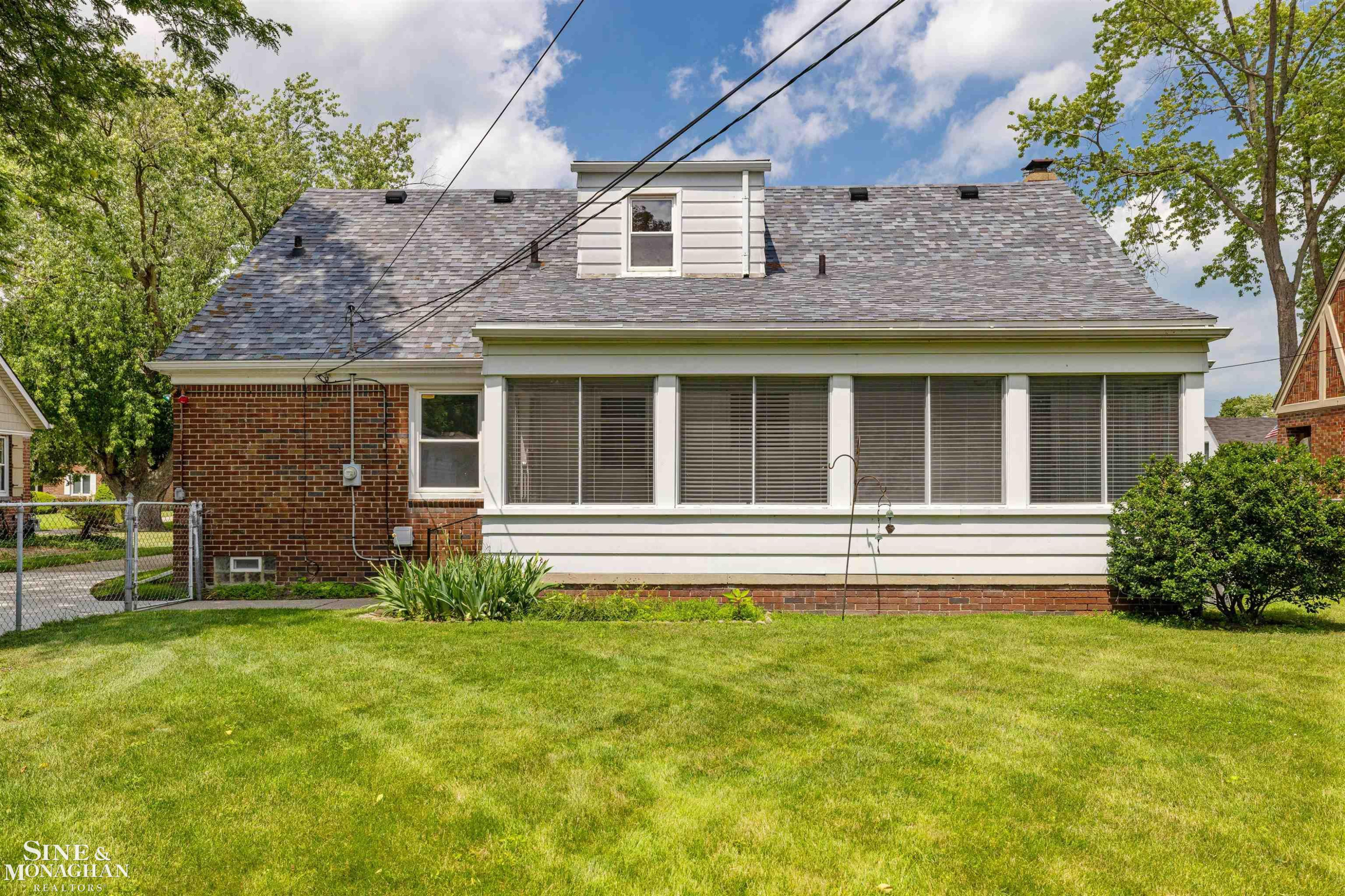 581 Hampton Road, Grosse Pointe Woods, MI 48236 — Photo 41