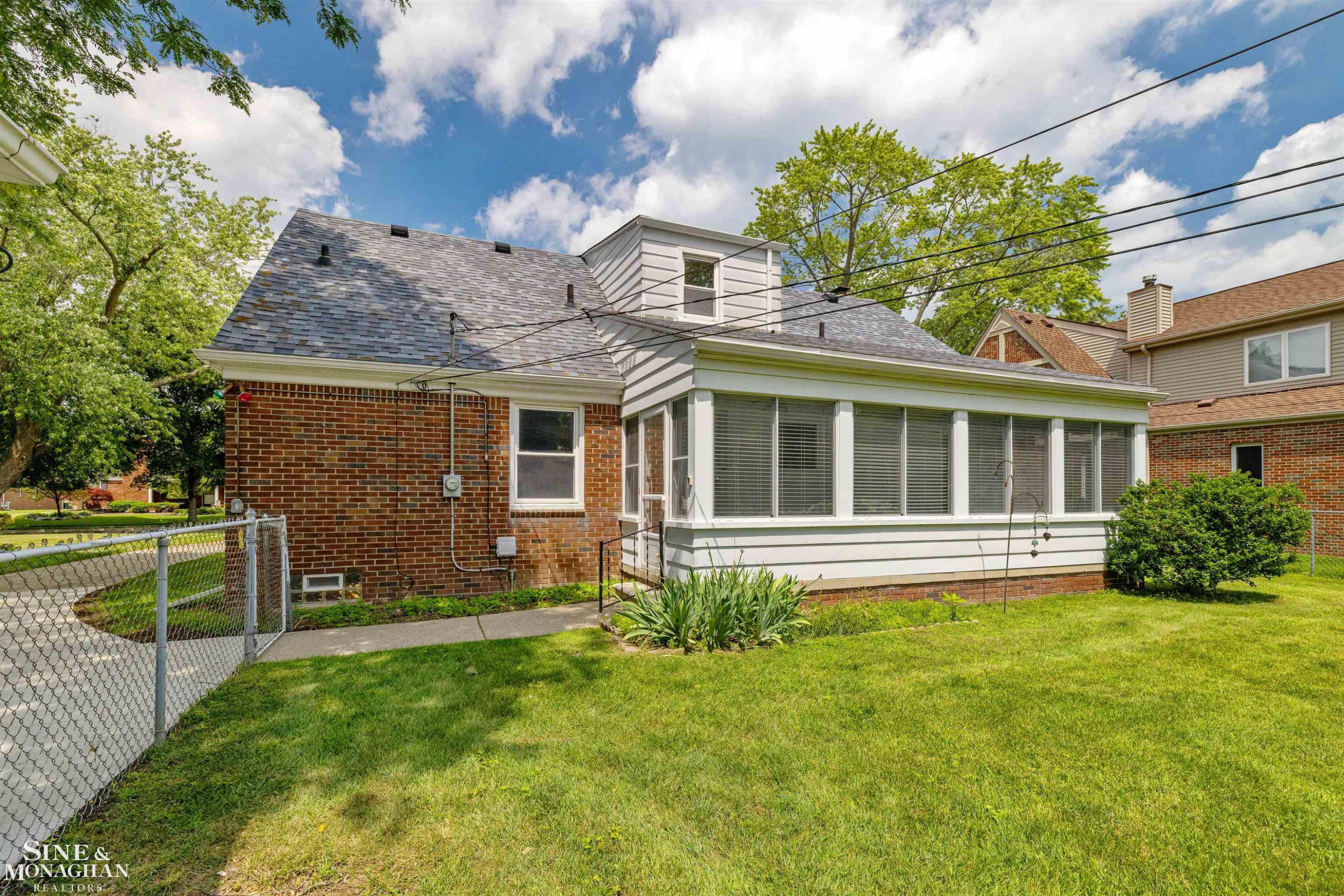 581 Hampton Road, Grosse Pointe Woods, MI 48236 — Photo 42