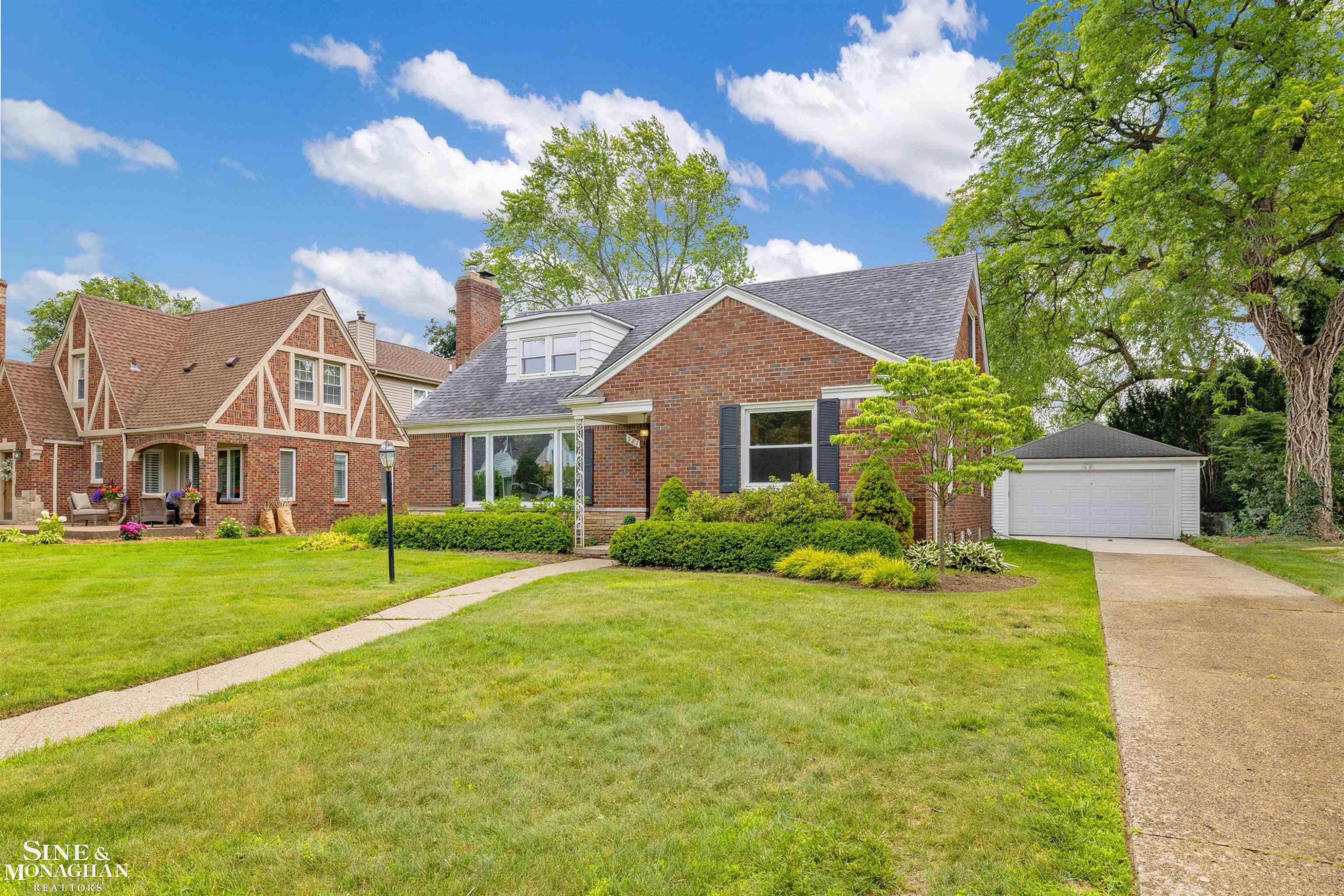 581 Hampton Road, Grosse Pointe Woods, MI 48236 — Photo 43