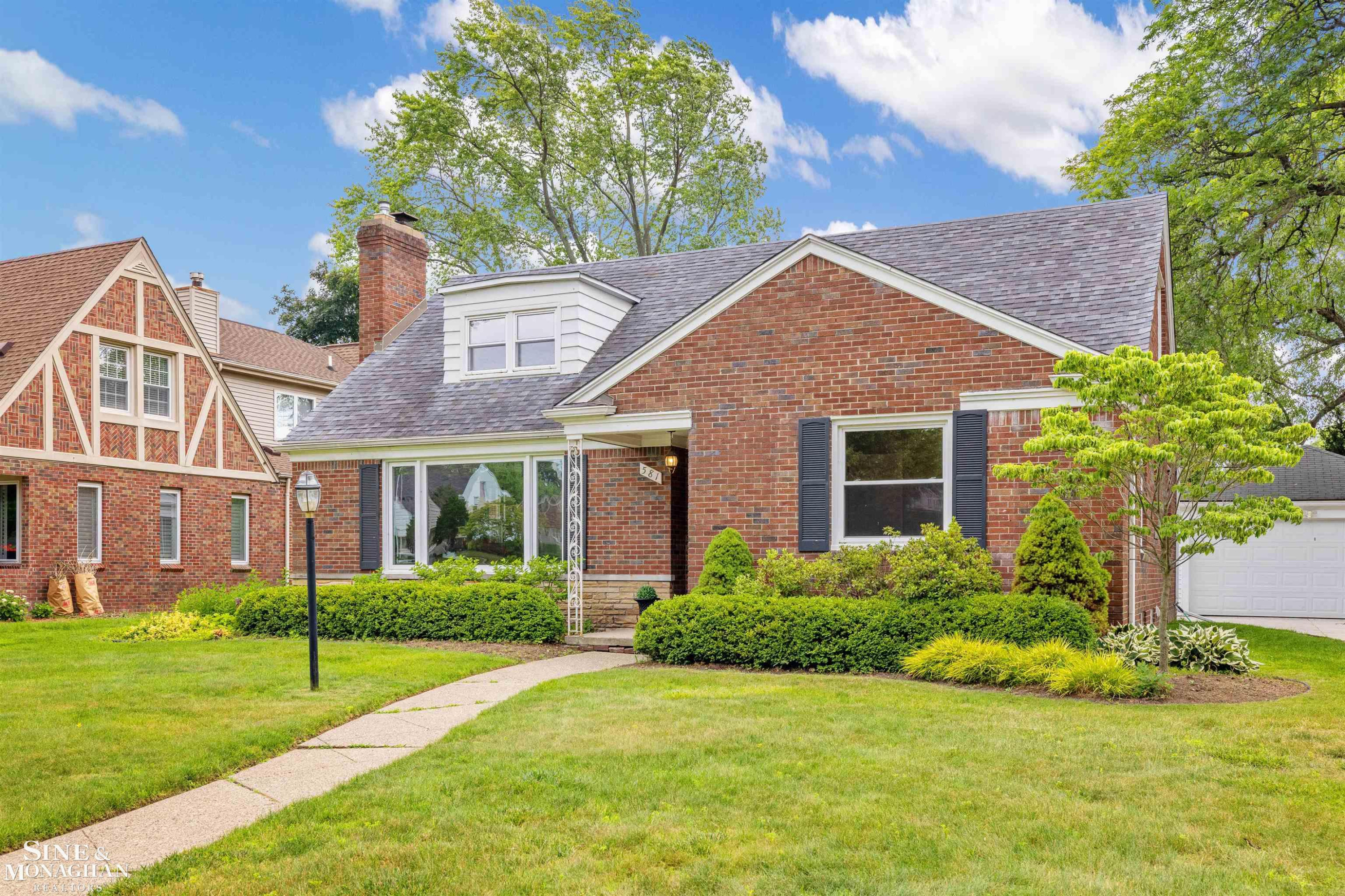 581 Hampton Road, Grosse Pointe Woods, MI 48236 — Photo 44