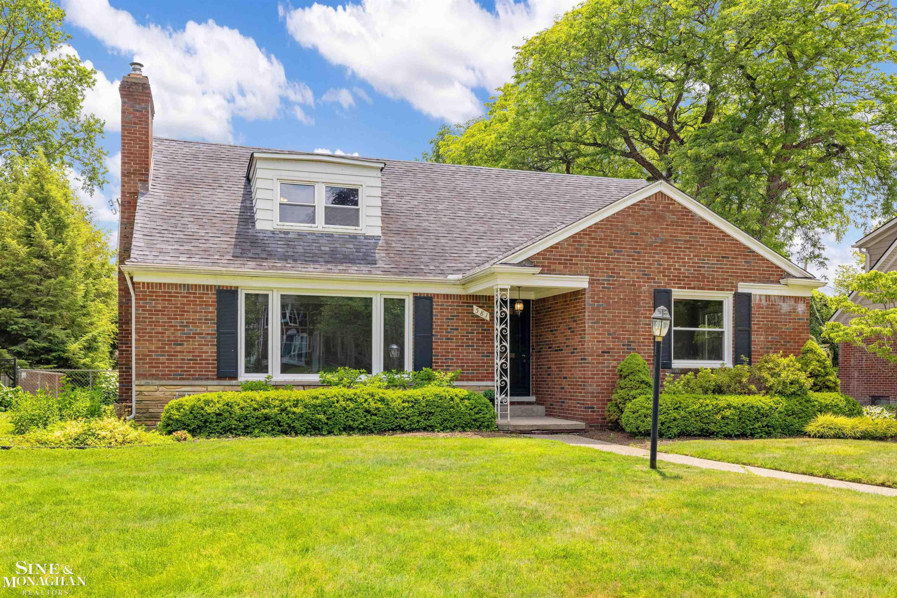 581 Hampton Road, Grosse Pointe Woods, MI 48236 — Photo 45