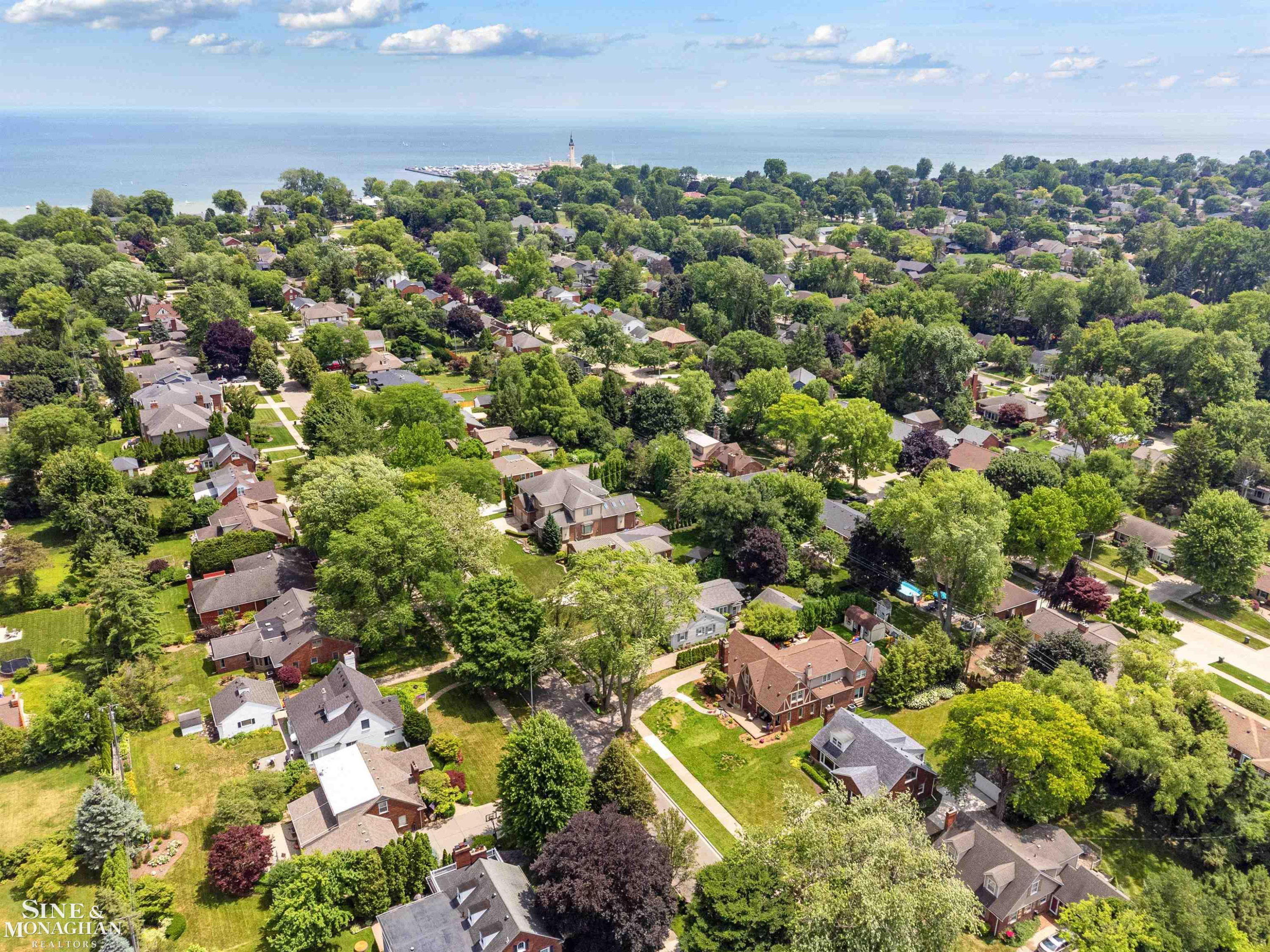 581 Hampton Road, Grosse Pointe Woods, MI 48236 — Photo 46