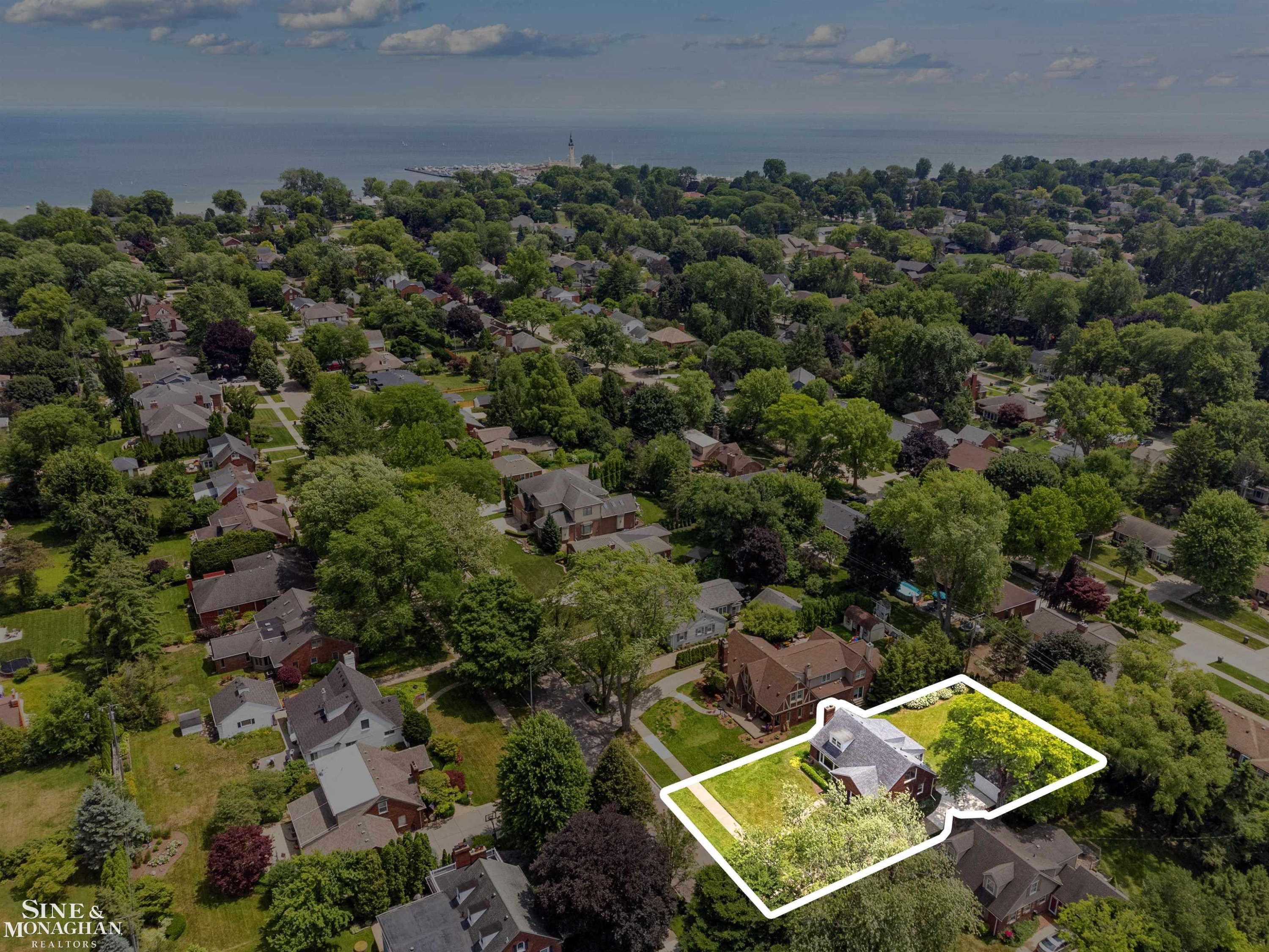 581 Hampton Road, Grosse Pointe Woods, MI 48236 — Photo 47