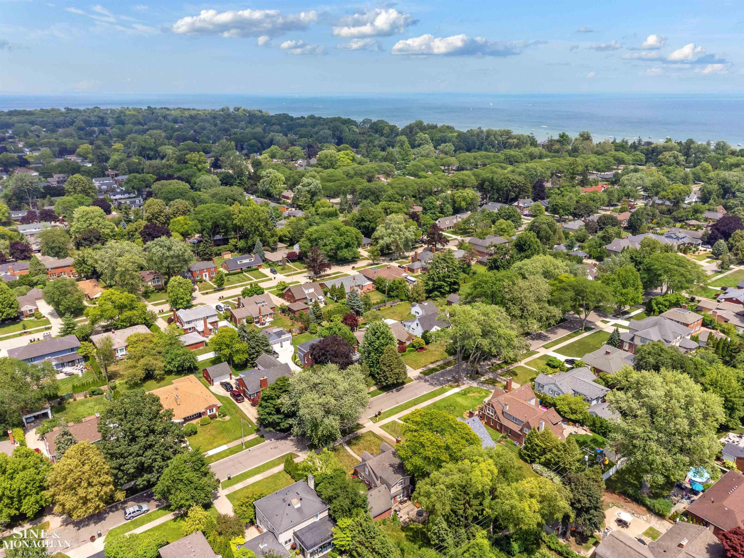 581 Hampton Road, Grosse Pointe Woods, MI 48236 — Photo 48