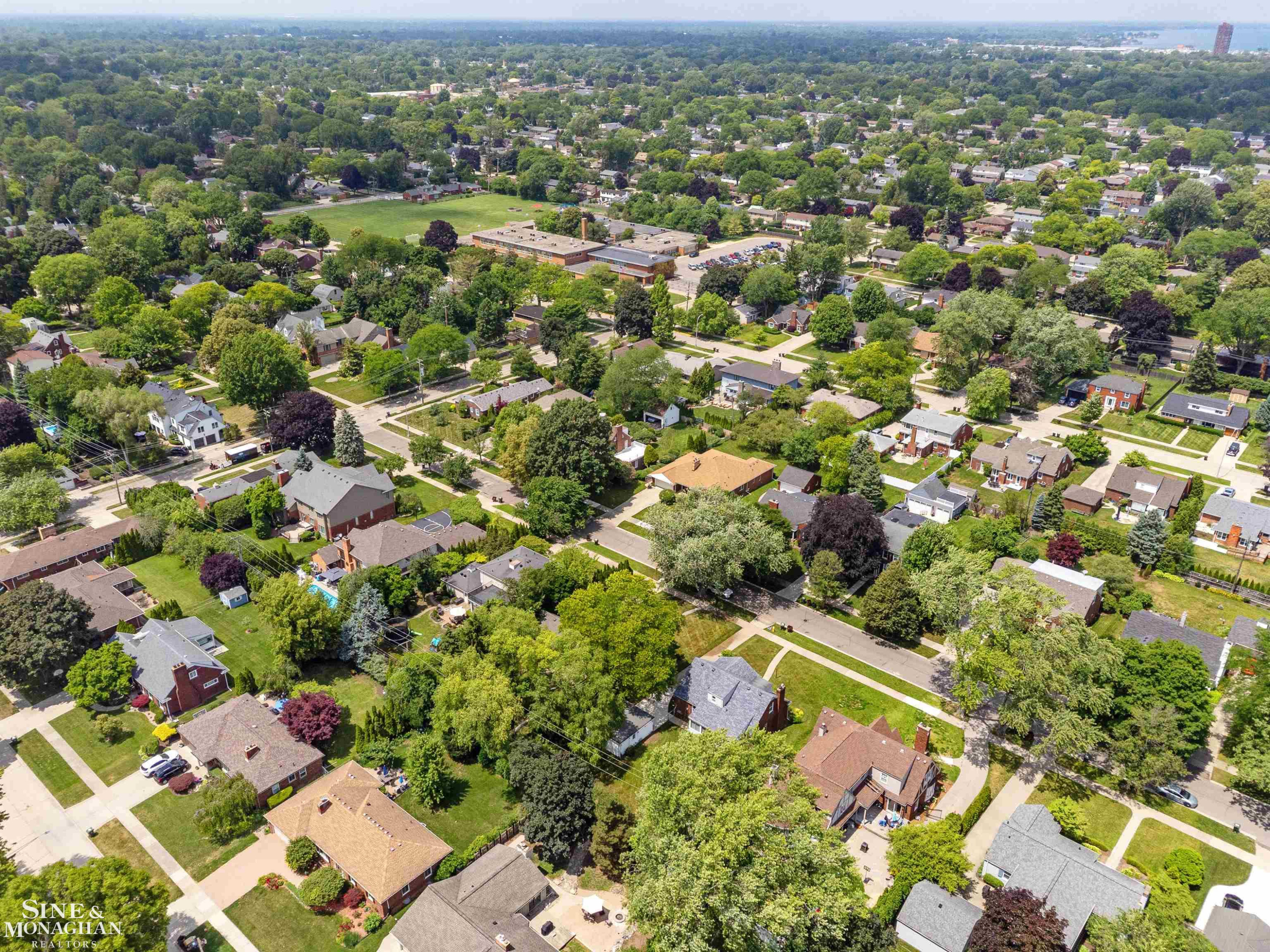 581 Hampton Road, Grosse Pointe Woods, MI 48236 — Photo 51