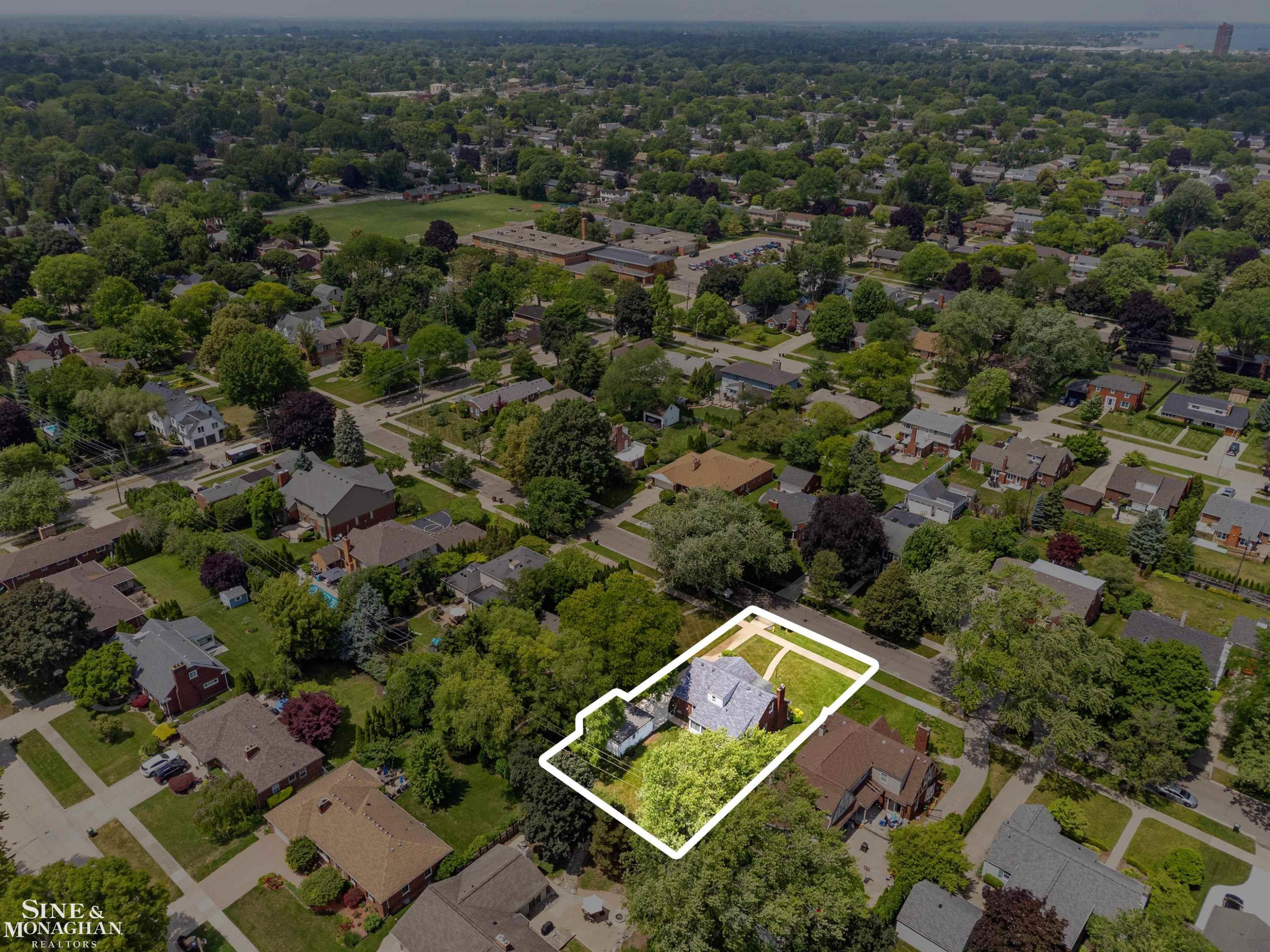 581 Hampton Road, Grosse Pointe Woods, MI 48236 — Photo 52