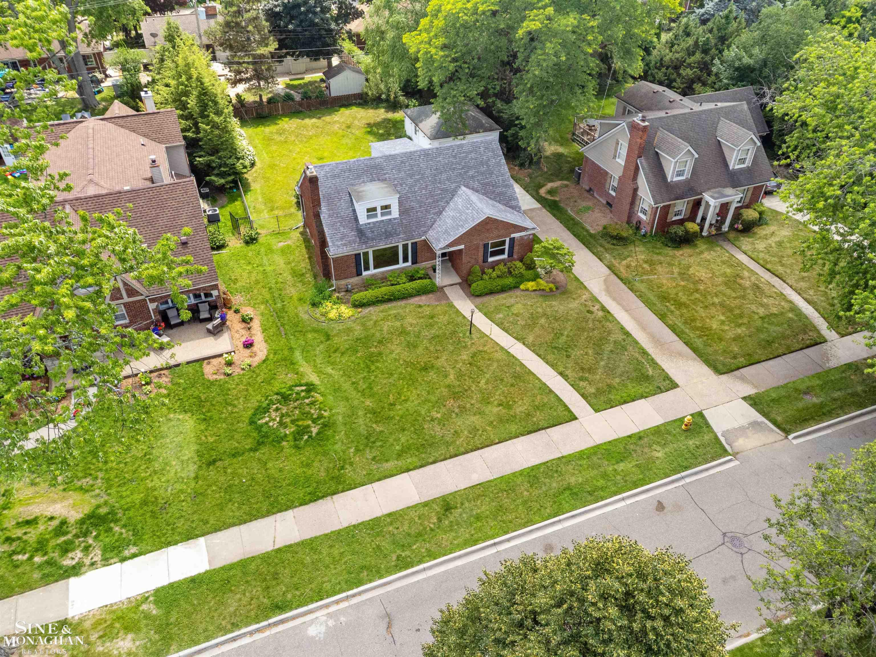 581 Hampton Road, Grosse Pointe Woods, MI 48236 — Photo 54