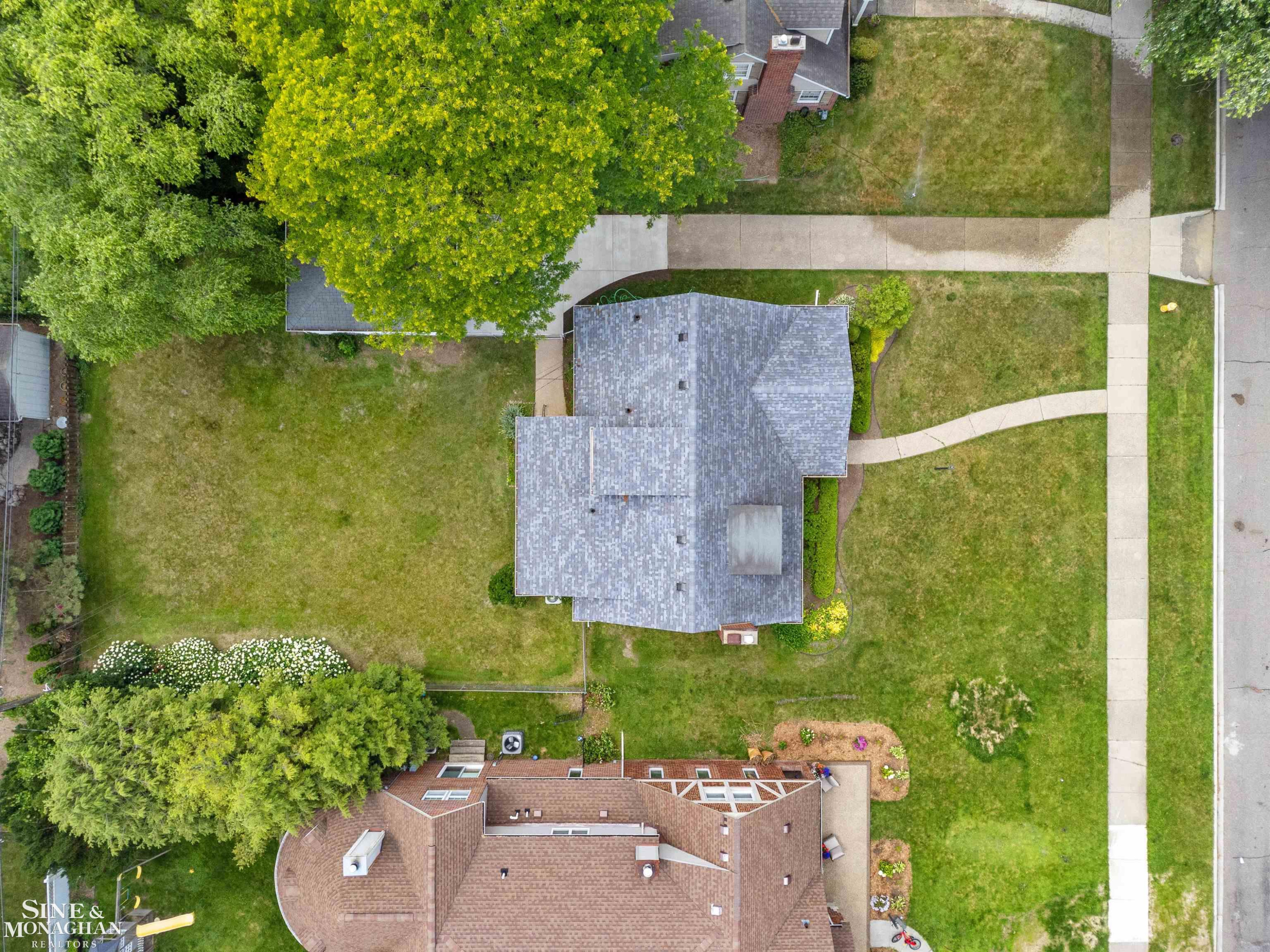 581 Hampton Road, Grosse Pointe Woods, MI 48236 — Photo 57