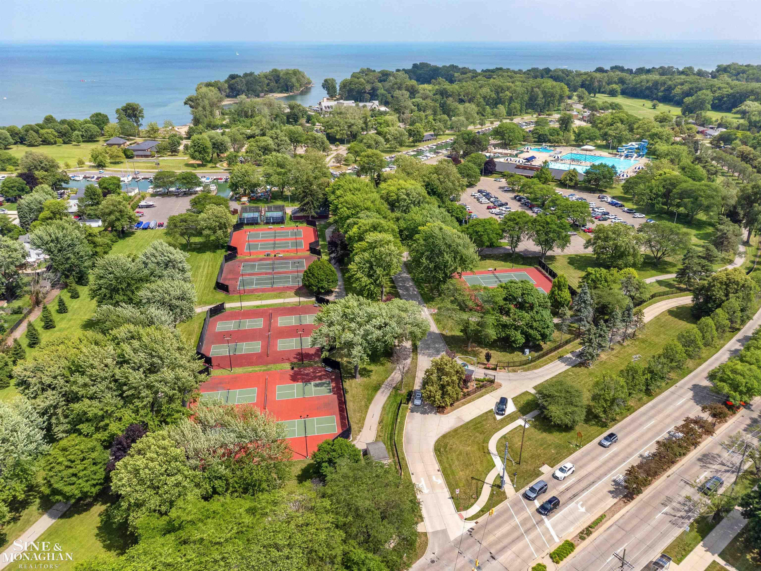 581 Hampton Road, Grosse Pointe Woods, MI 48236 — Photo 58