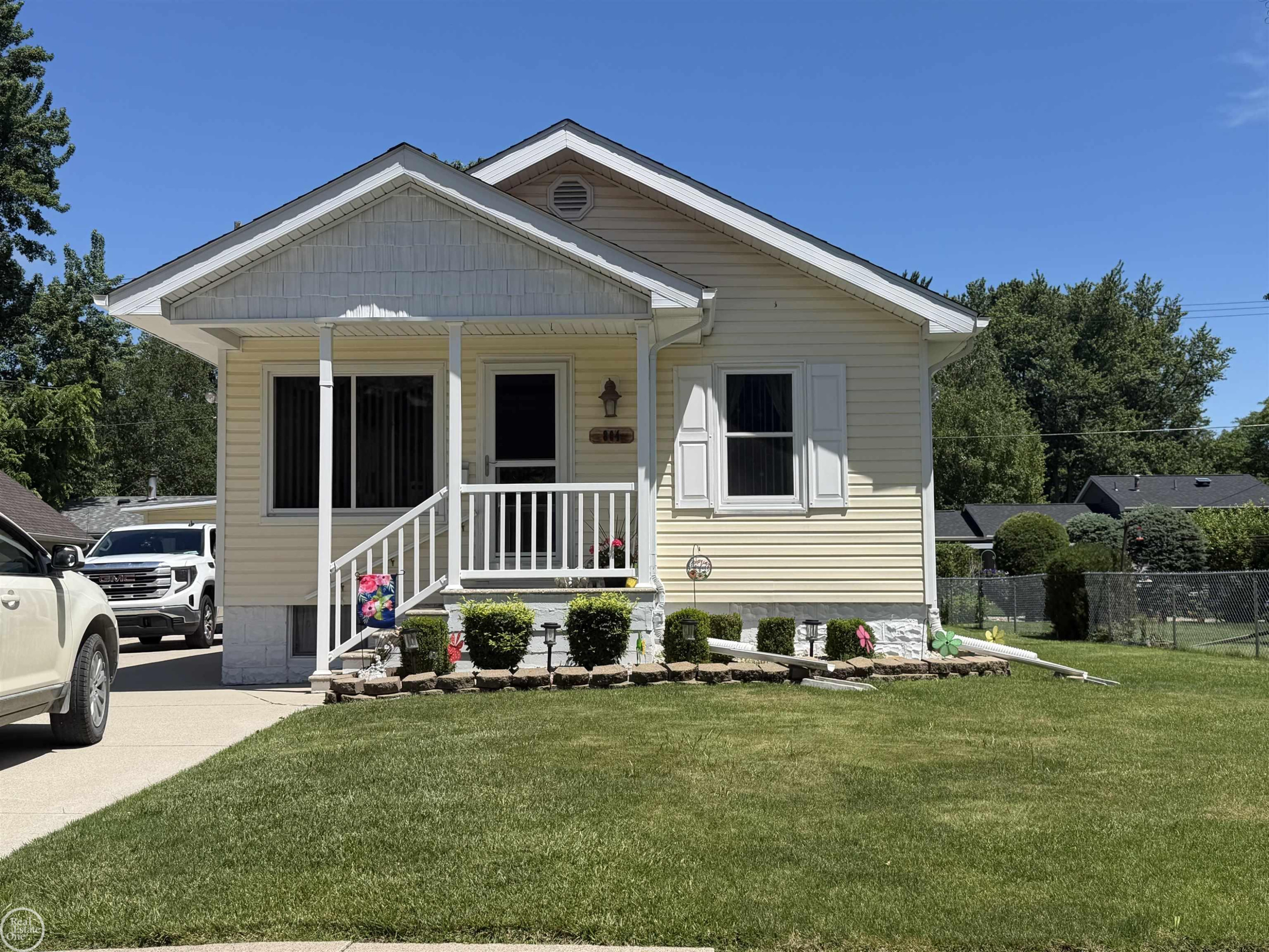 804 WATERLOO Street, MI 48079 — front exterior