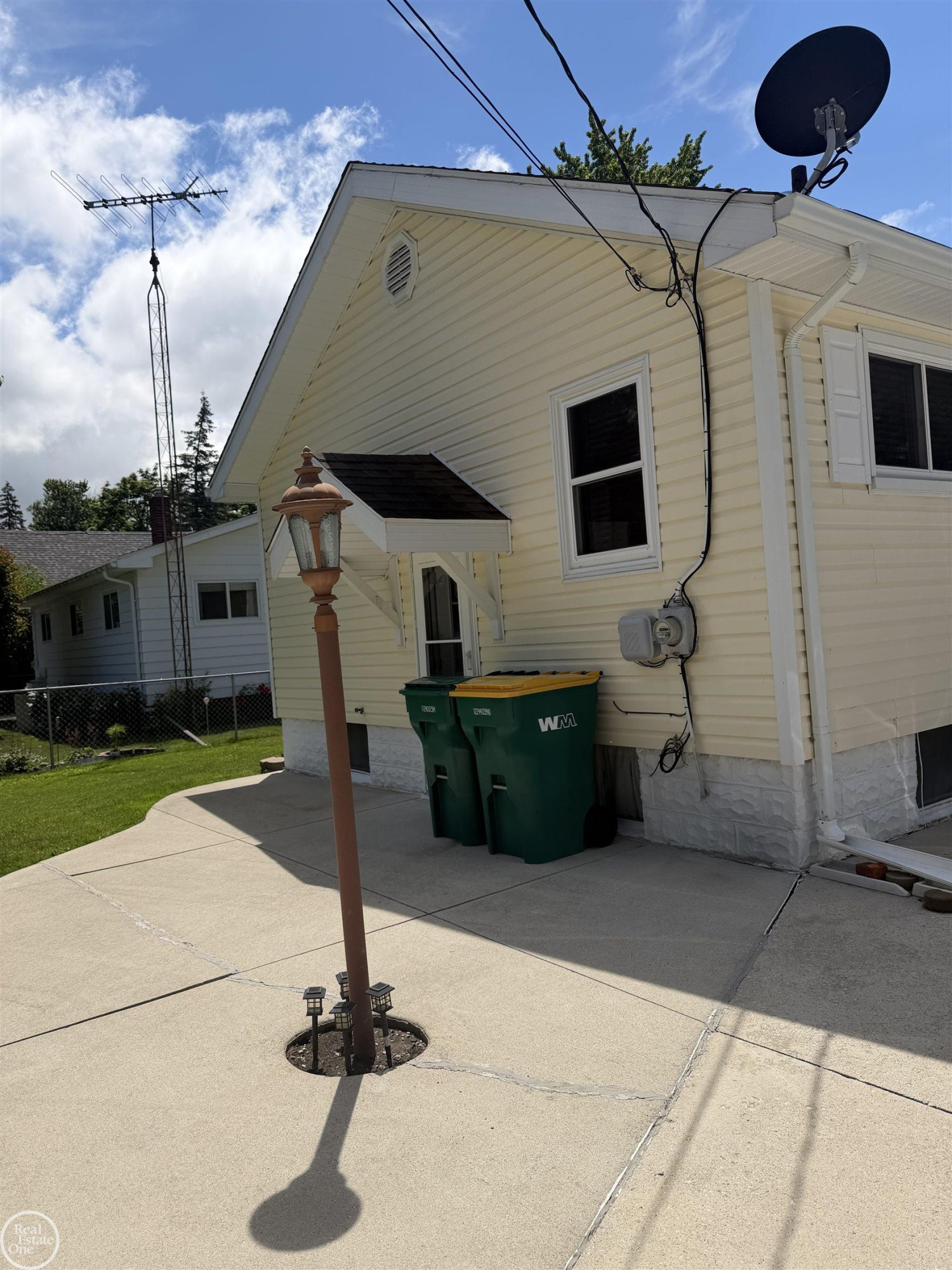 804 WATERLOO Street, MI 48079 — Photo 3